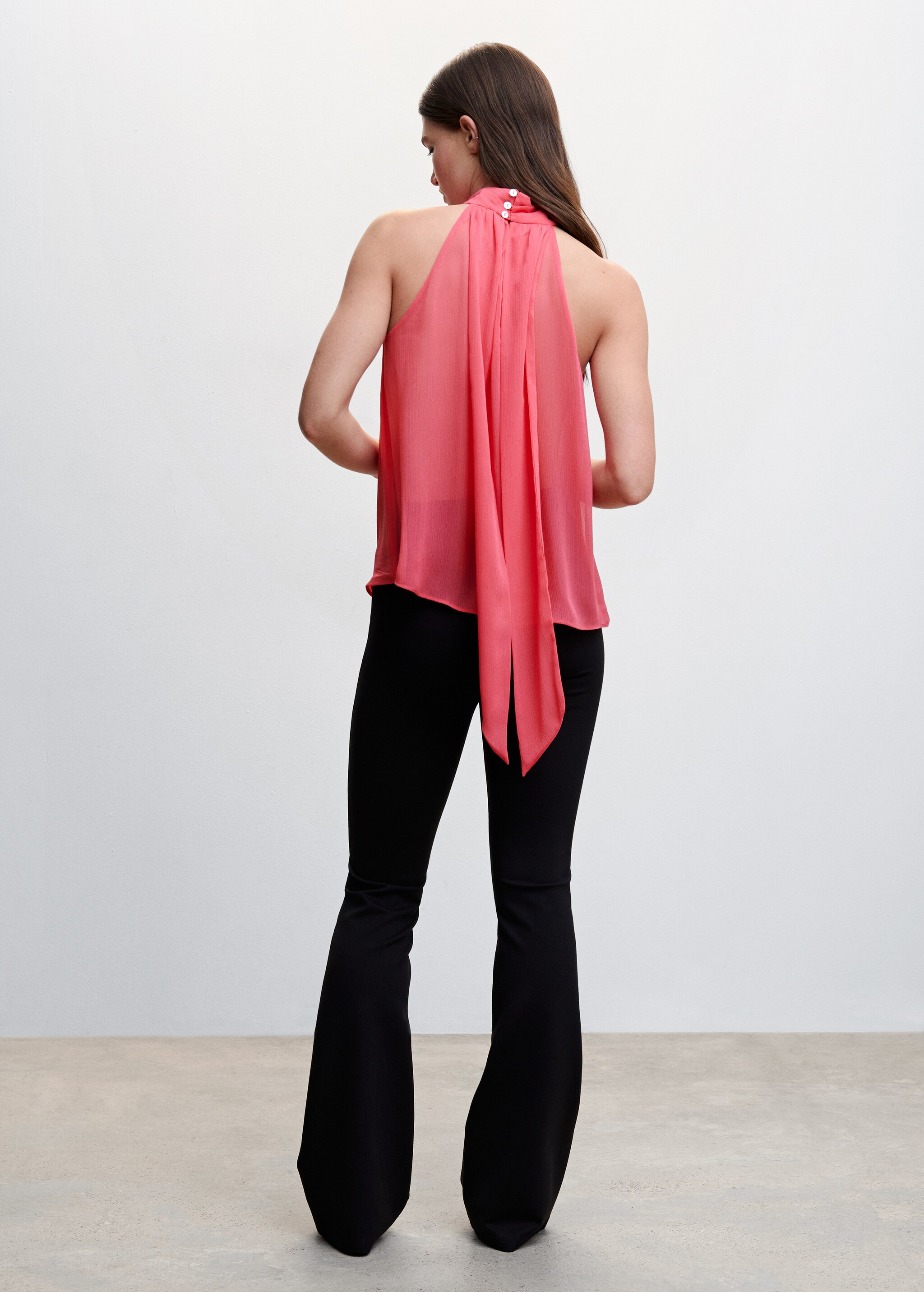 Halter neck blouse with bow - Reverse of the article