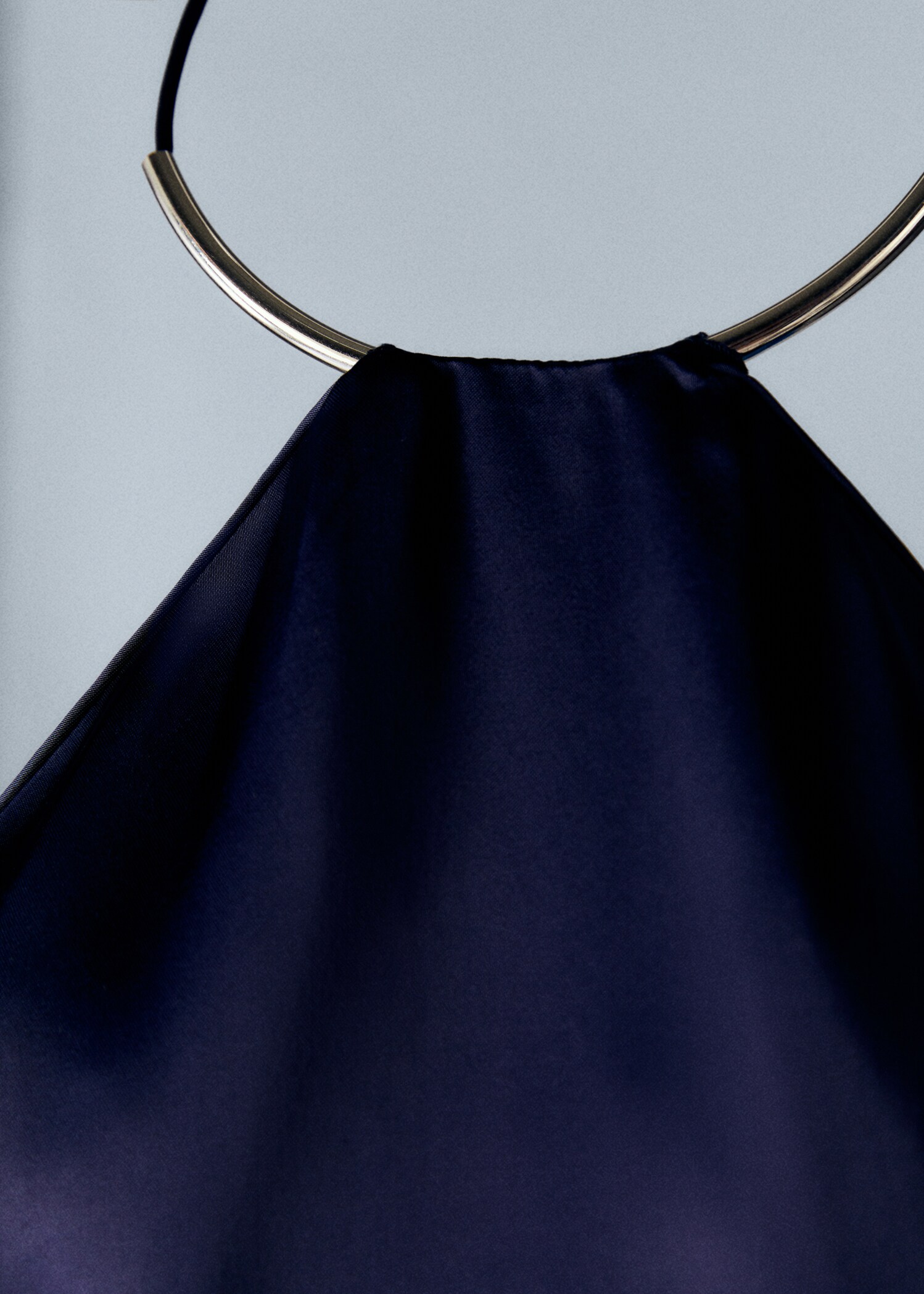 Robe en satin à col rigide - Détail de l'article 8