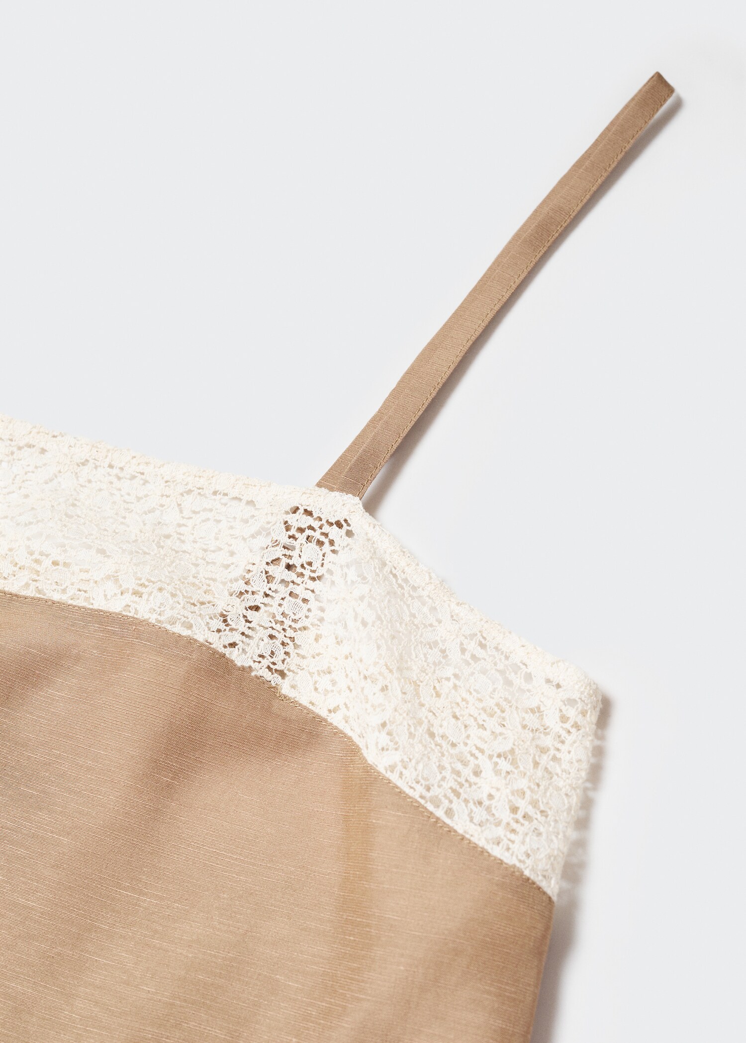 Top mit Spitzeneinsatz - Detail des Artikels 8