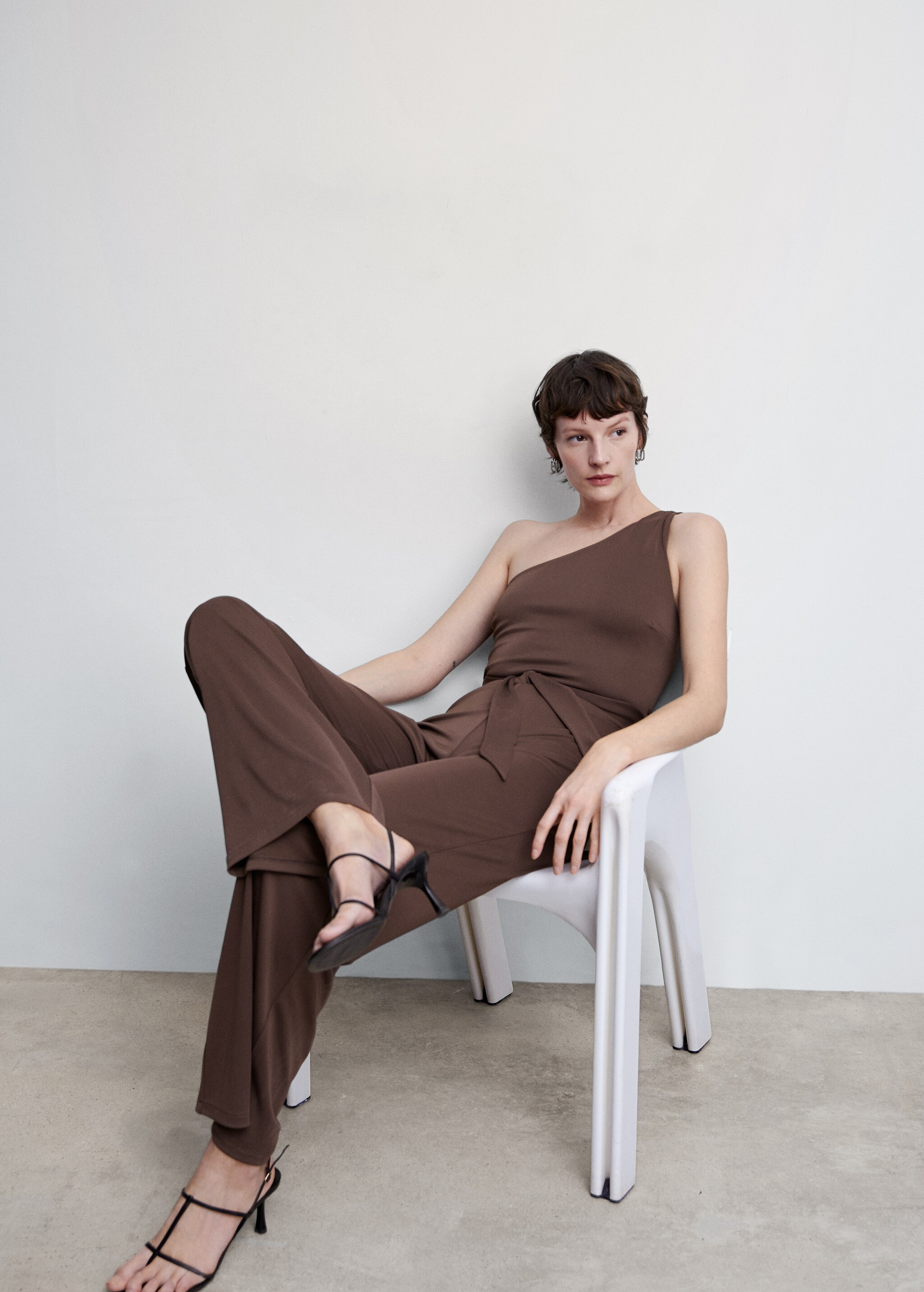Asymmetrical jumpsuit with bow - Details of the article 2