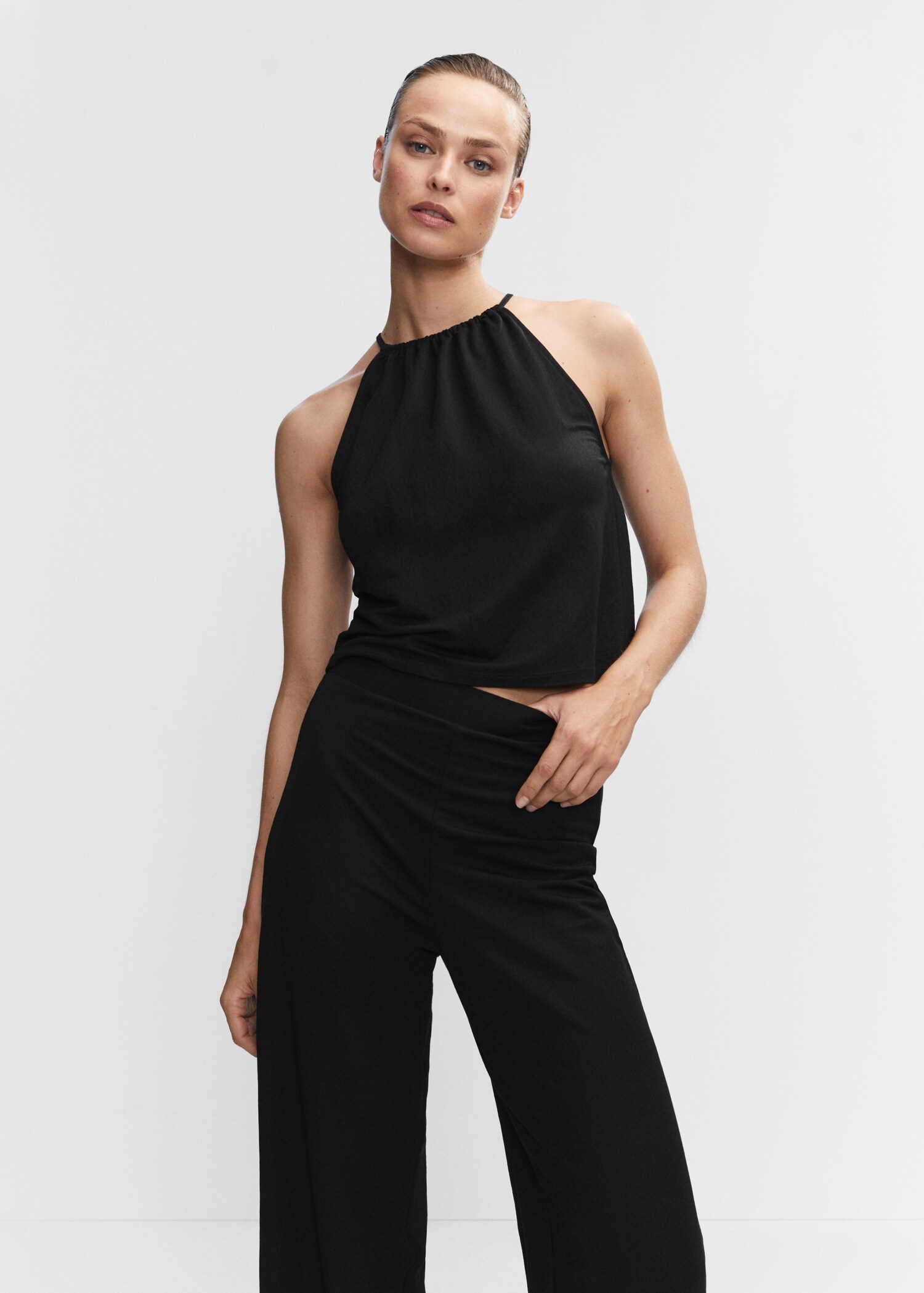 Crop top with halter neck - Details of the article 1