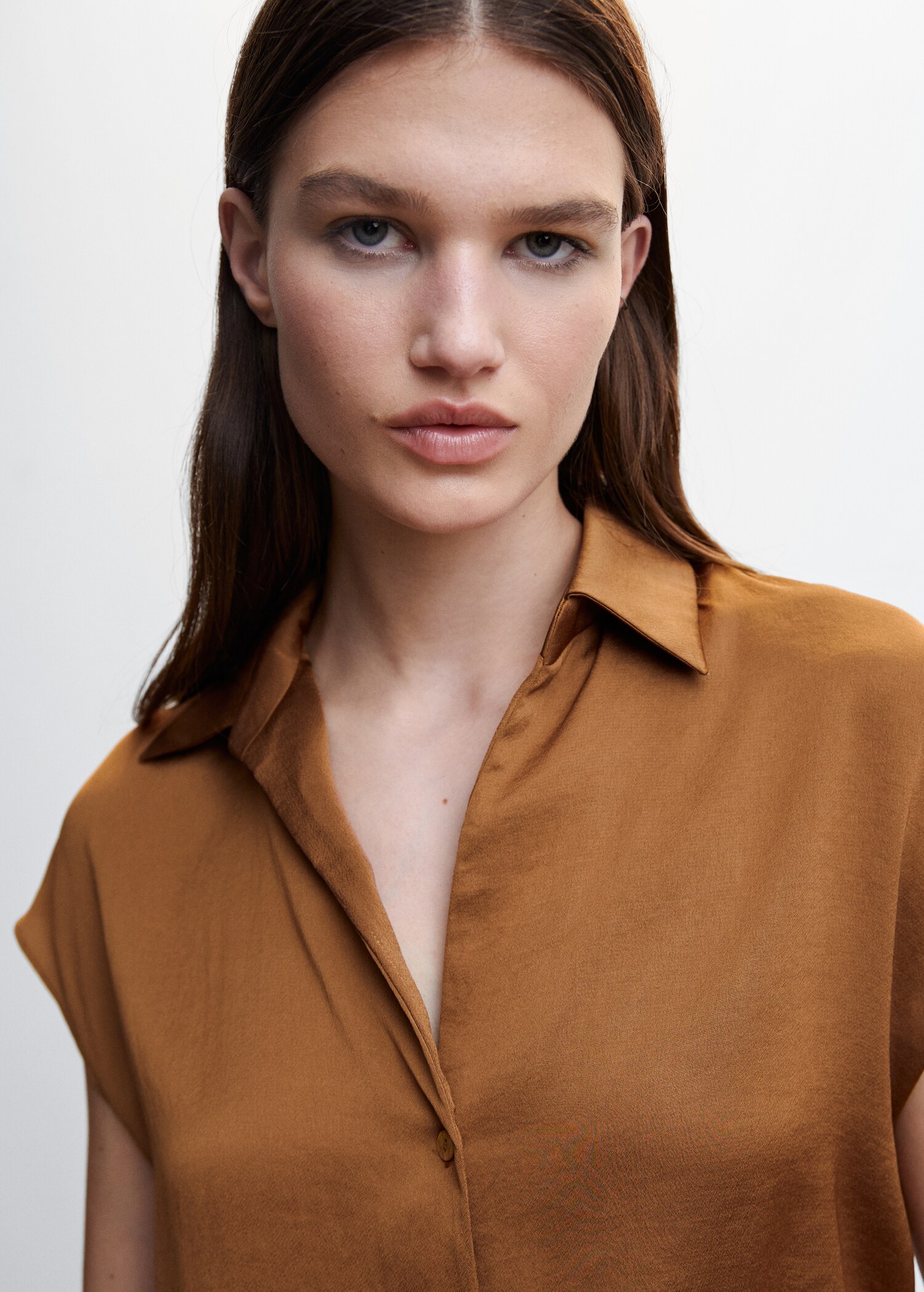 Short-sleeved satin shirt - Details of the article 1
