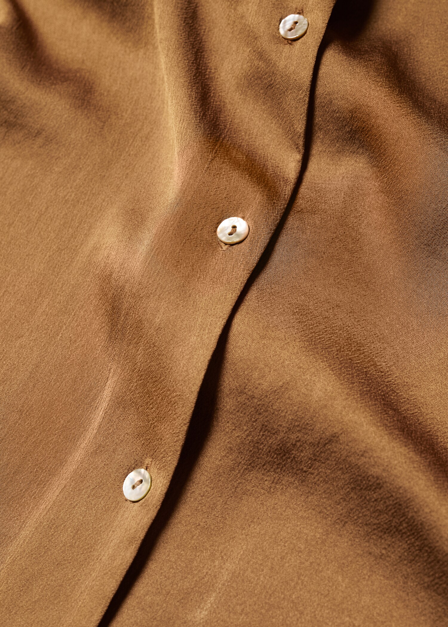 Short-sleeved satin shirt - Details of the article 8