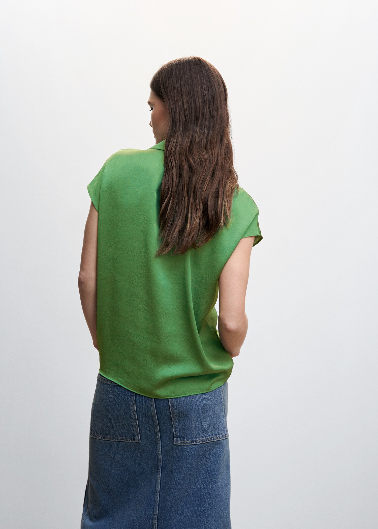 Short-sleeved satin shirt - Reverse of the article