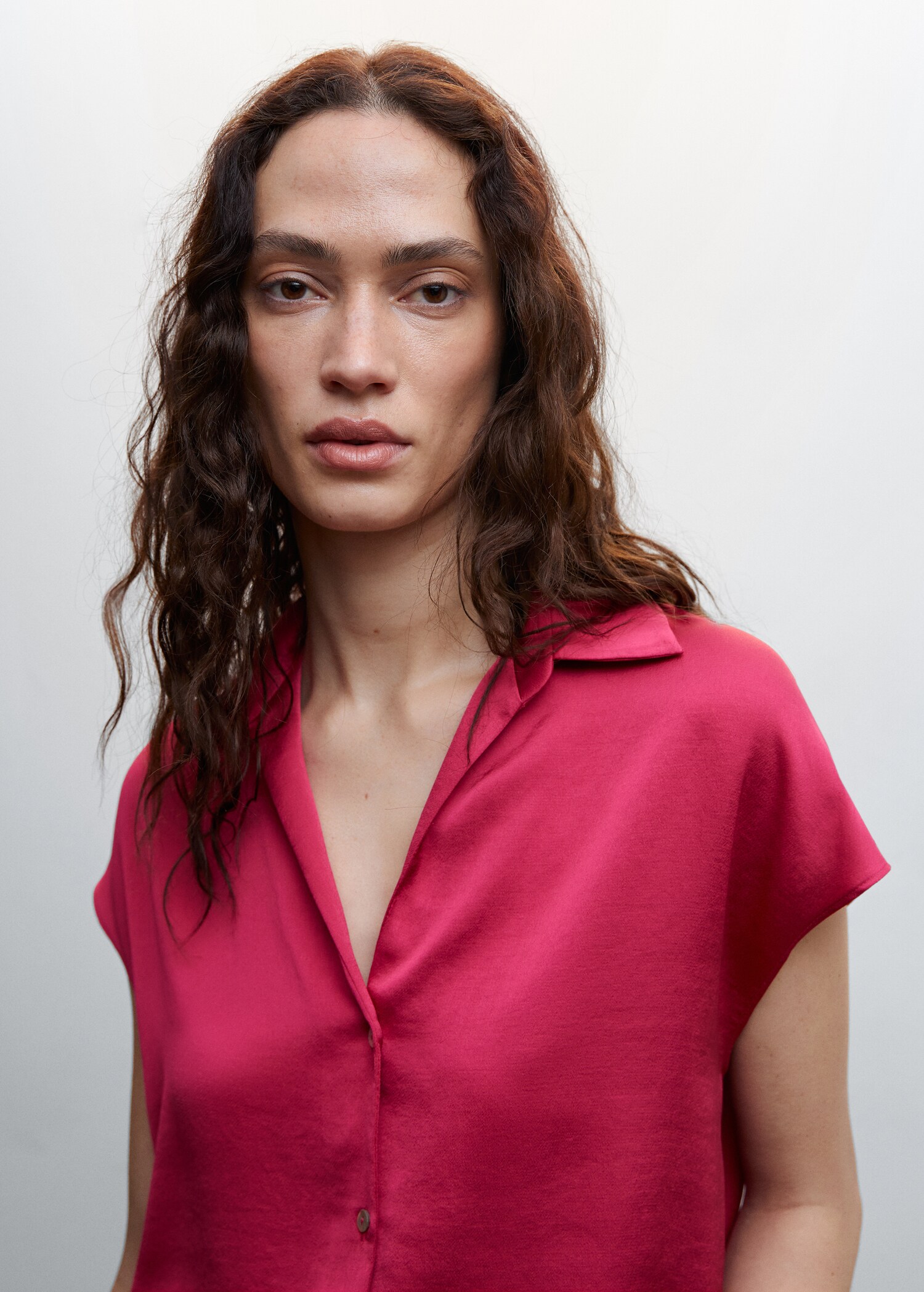 Short-sleeved satin shirt - Details of the article 1