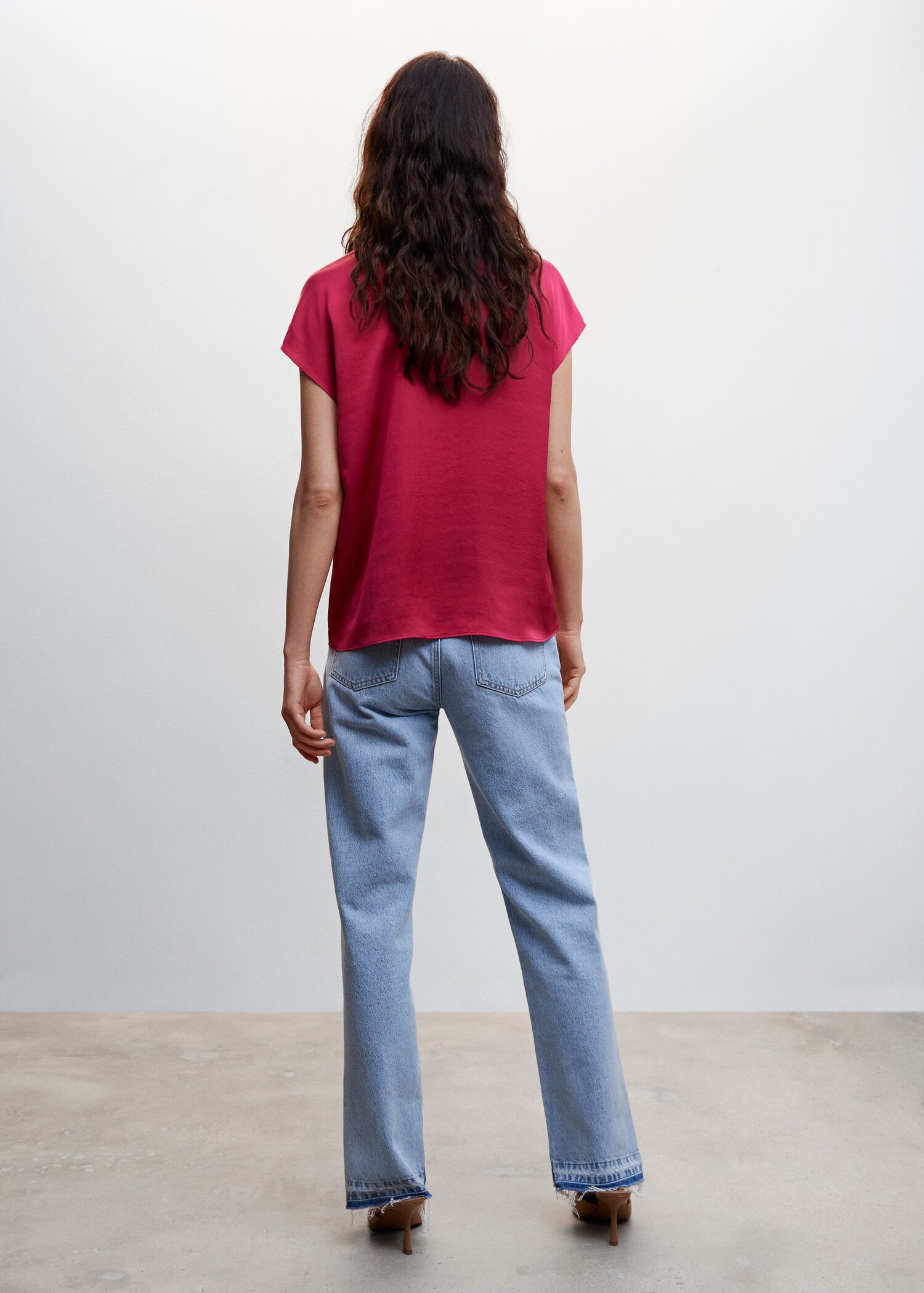 Short-sleeved satin shirt - Reverse of the article