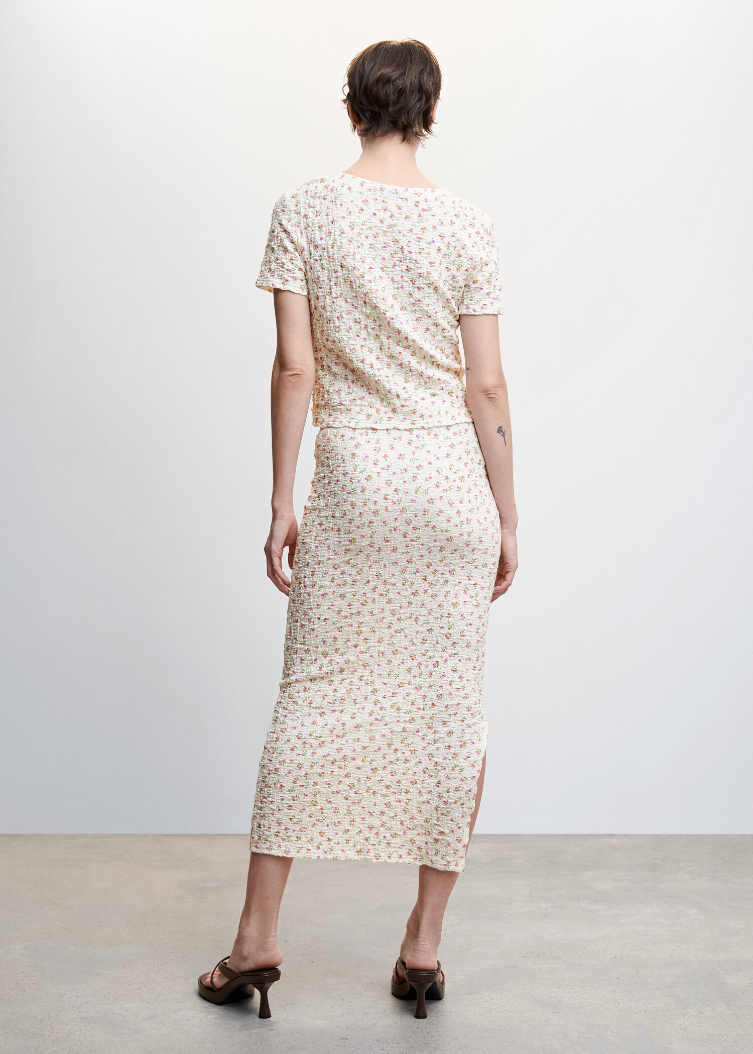Open textured skirt - Reverse of the article
