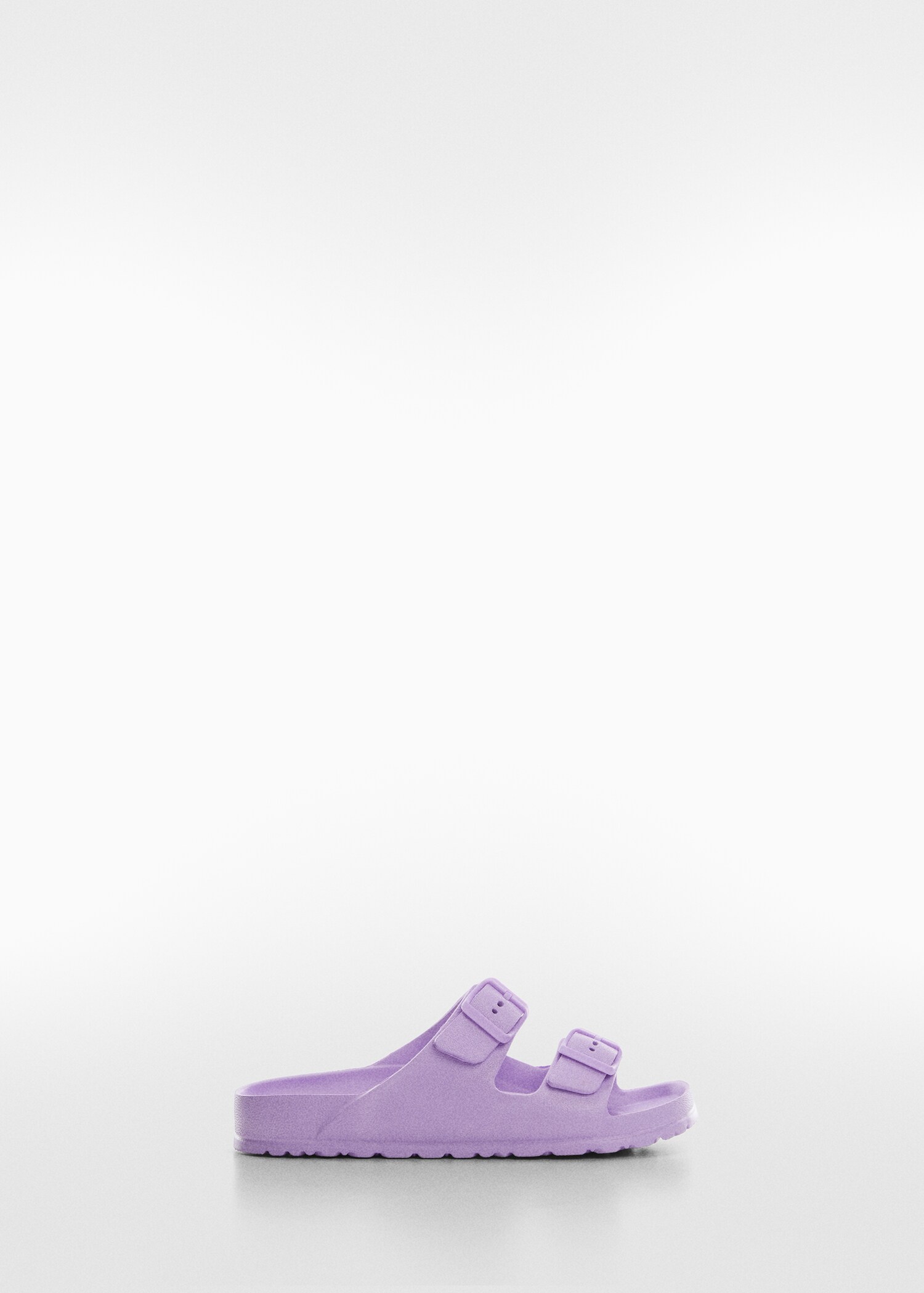 Slippers med spenner - Artikkel uten modell