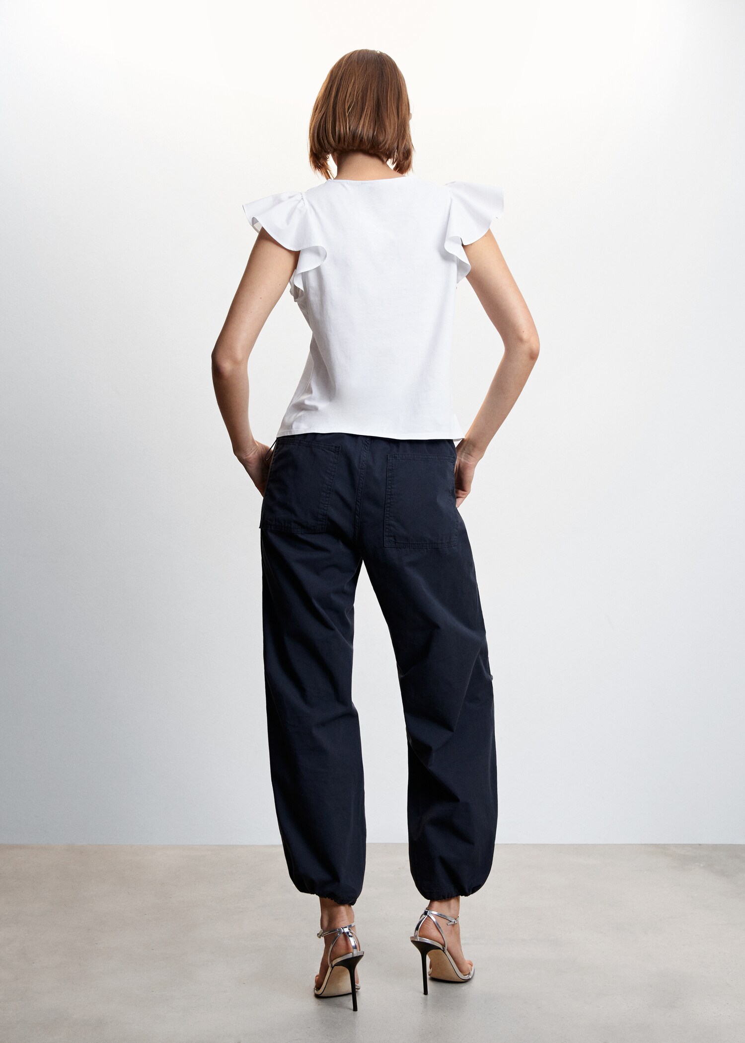 Ruffled sleeve T-shirt - Reverse of the article
