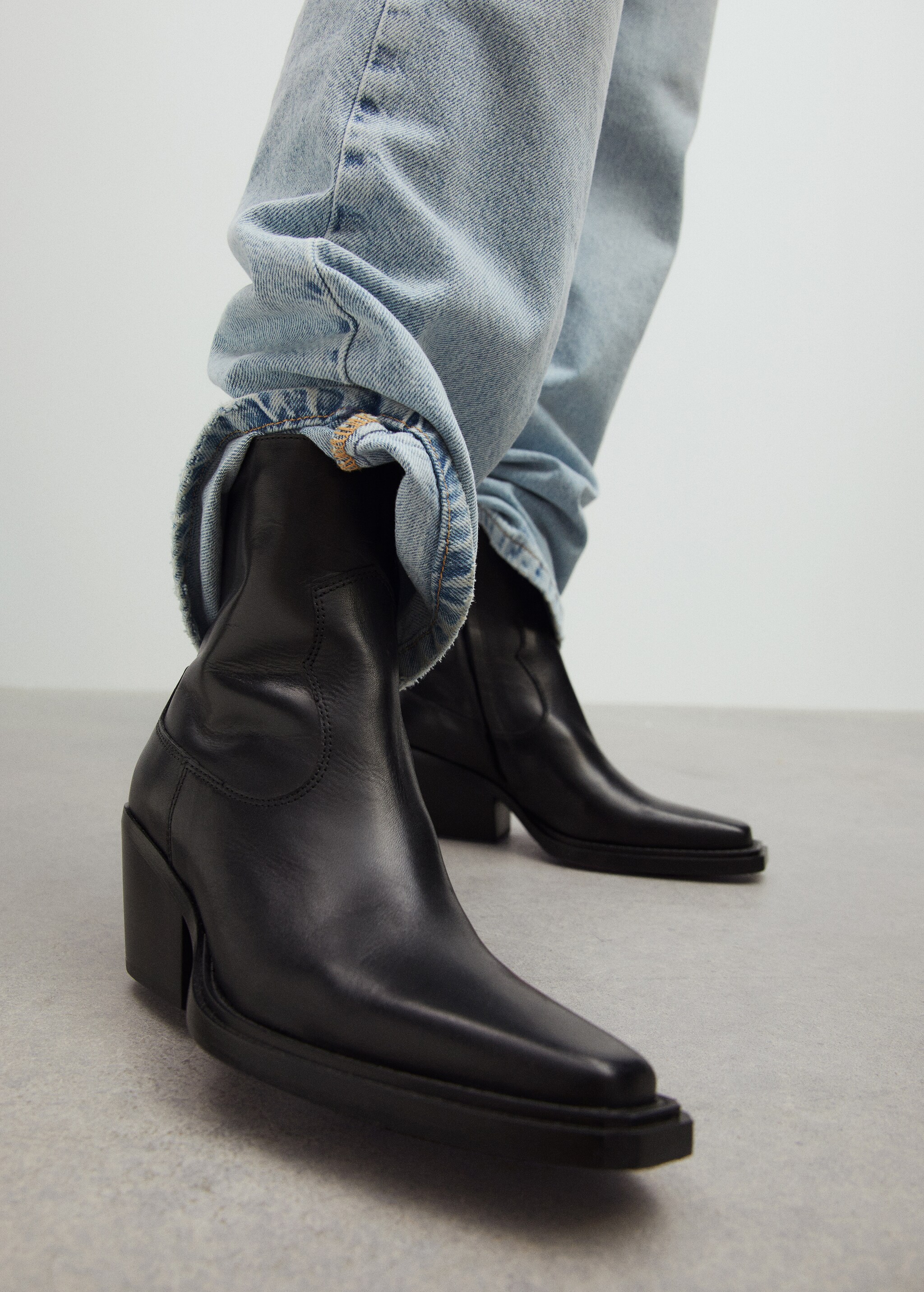 Leather cowboy ankle boots - Details of the article 9