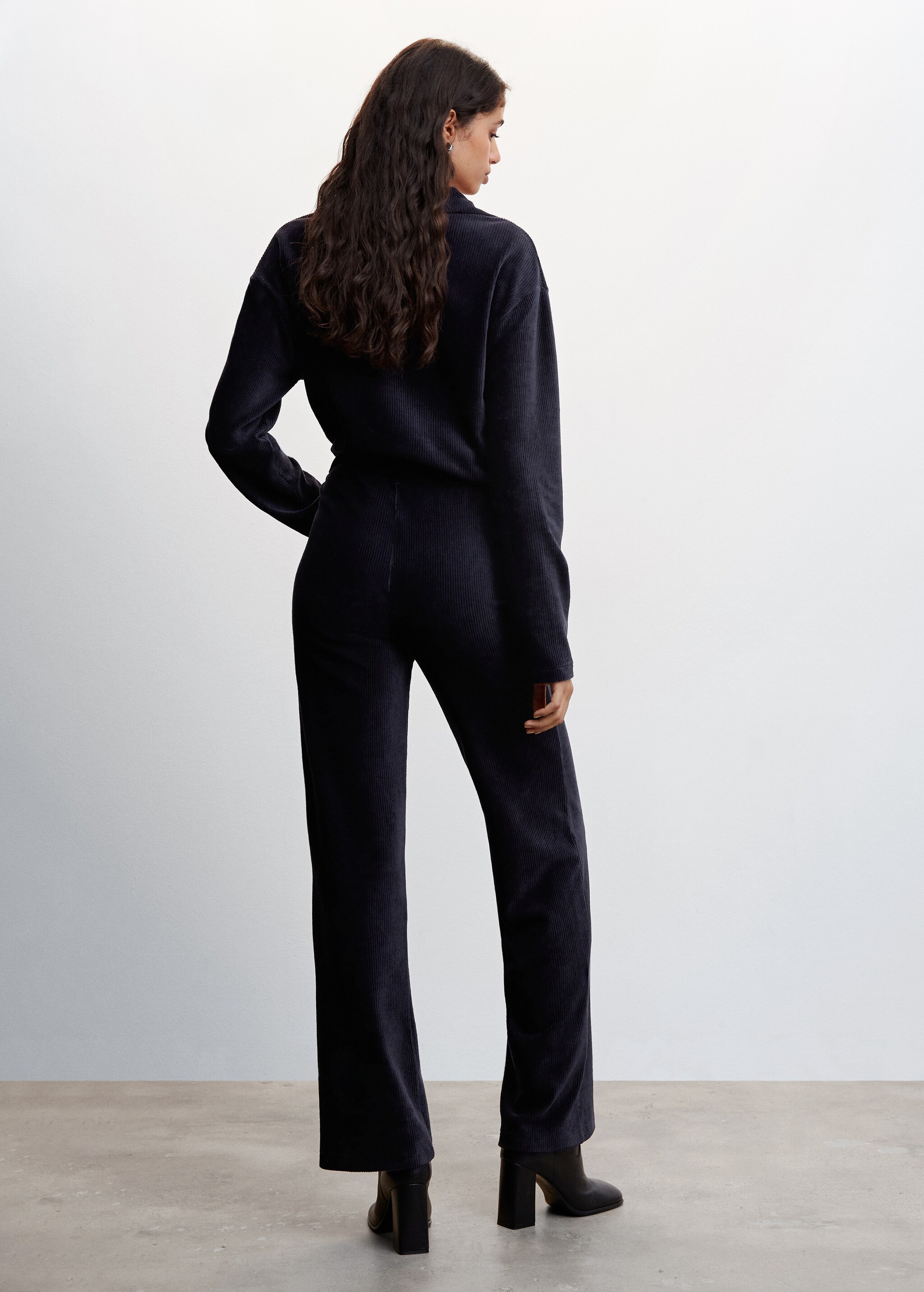 Corduroy trousers with elastic waist - Reverse of the article