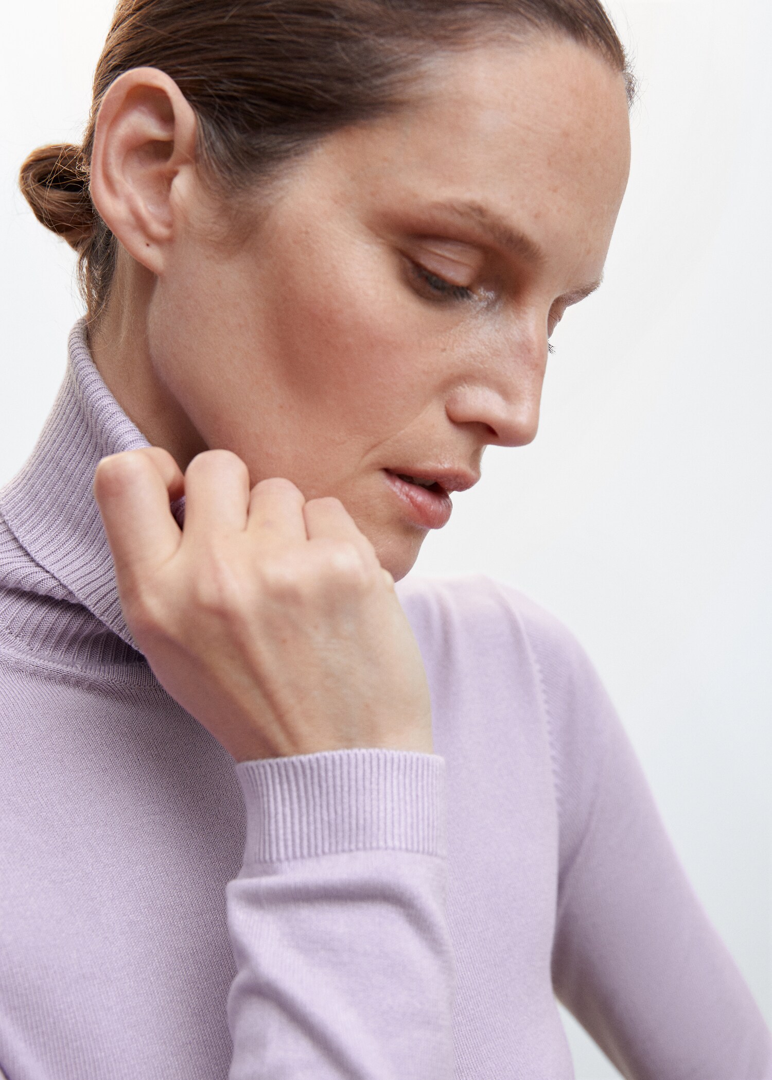 Fine-knit turtleneck sweater - Details of the article 1