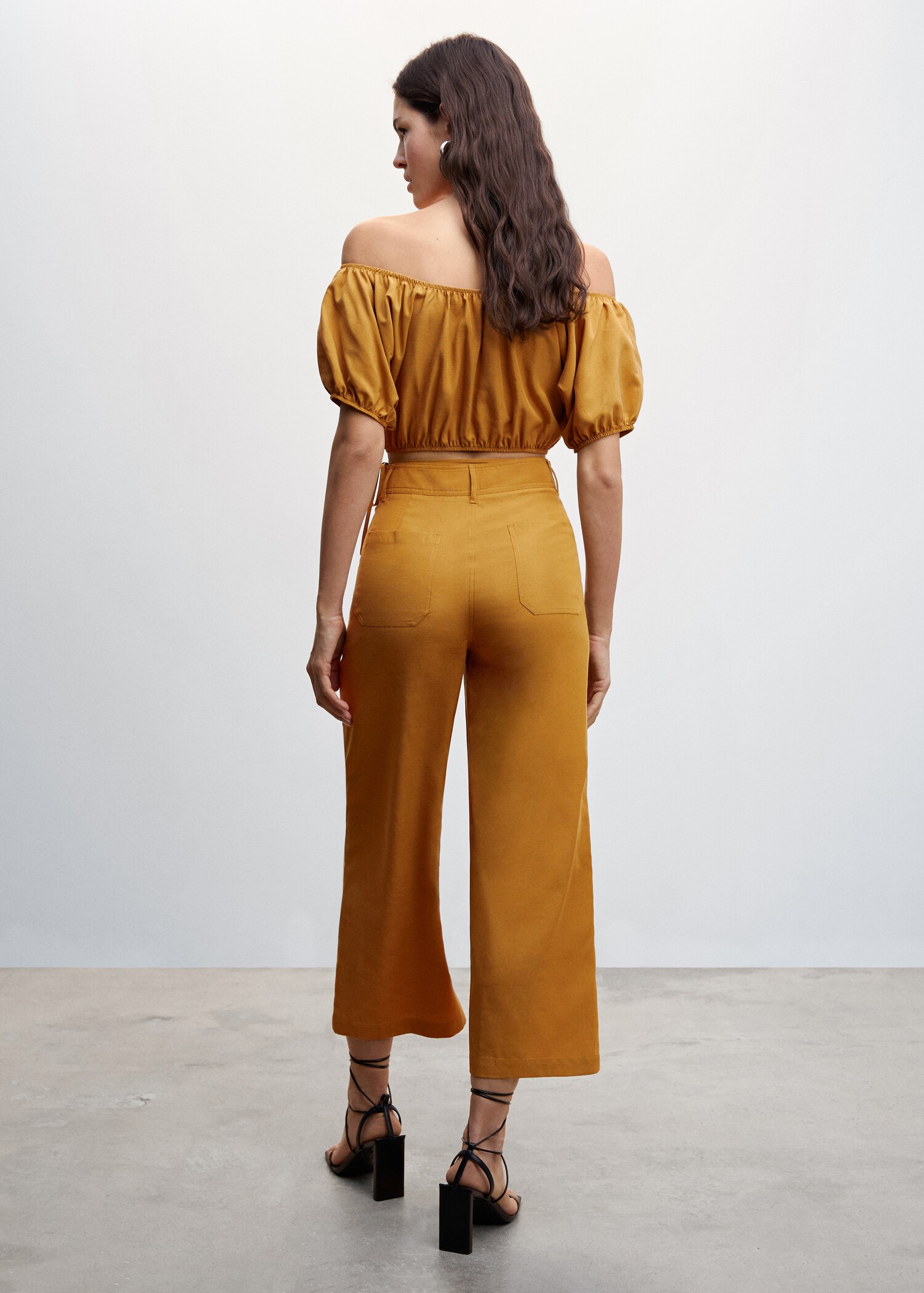 High-waist crop trousers - Reverse of the article