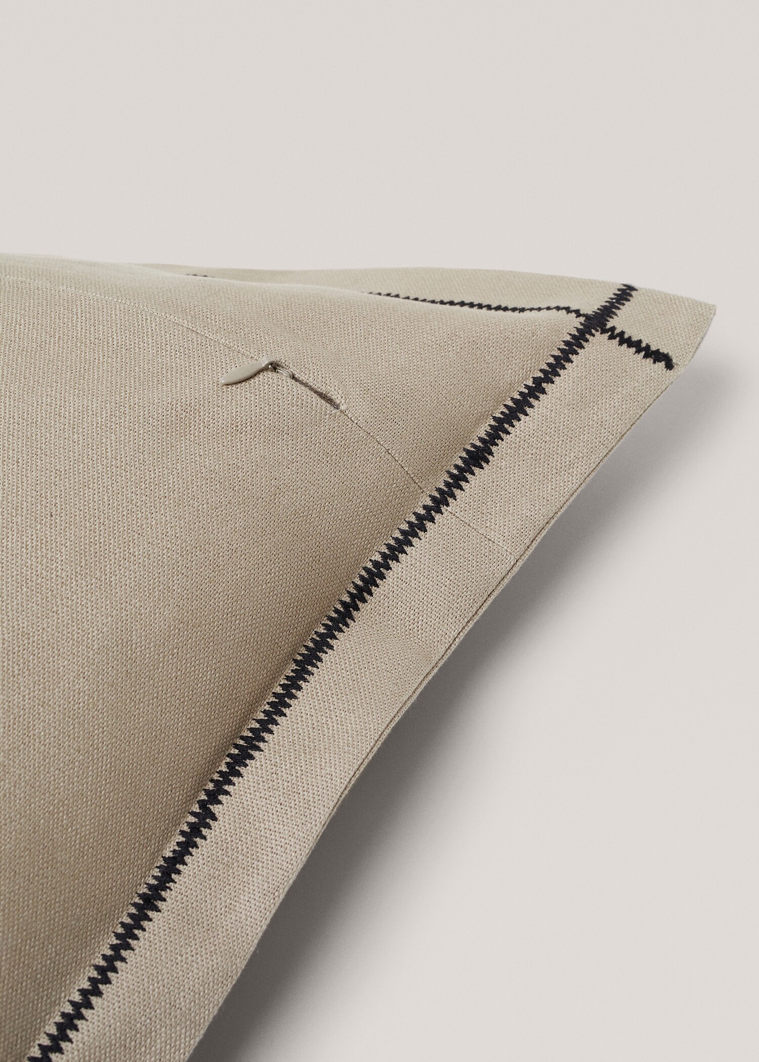 Embroidered cushion cover - Details of the article 2