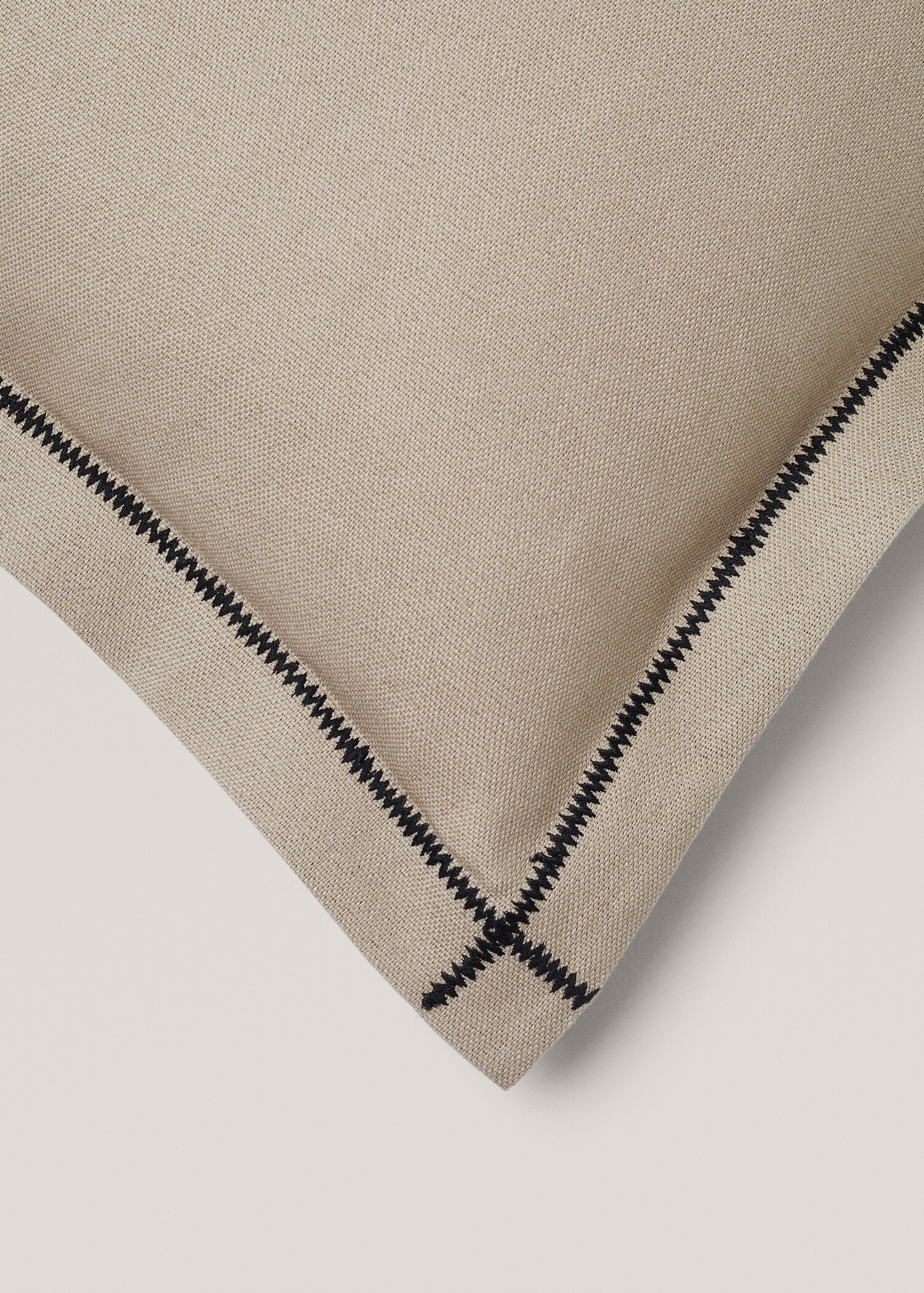 Embroidered cushion cover - Details of the article 3