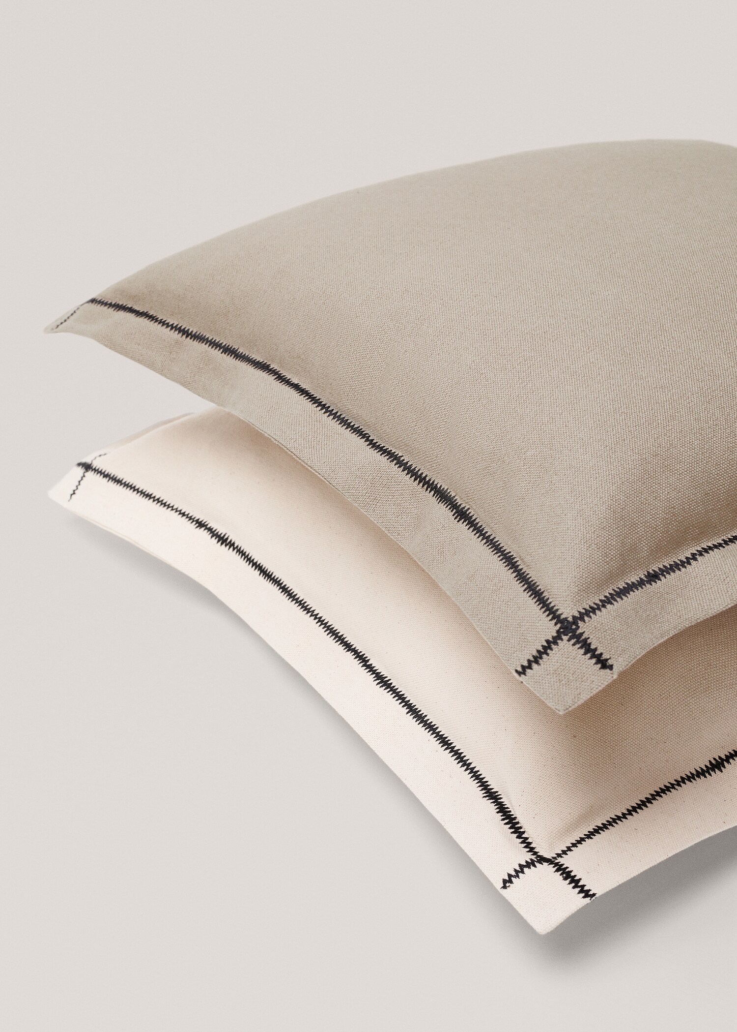 Embroidered cushion cover - Details of the article 4