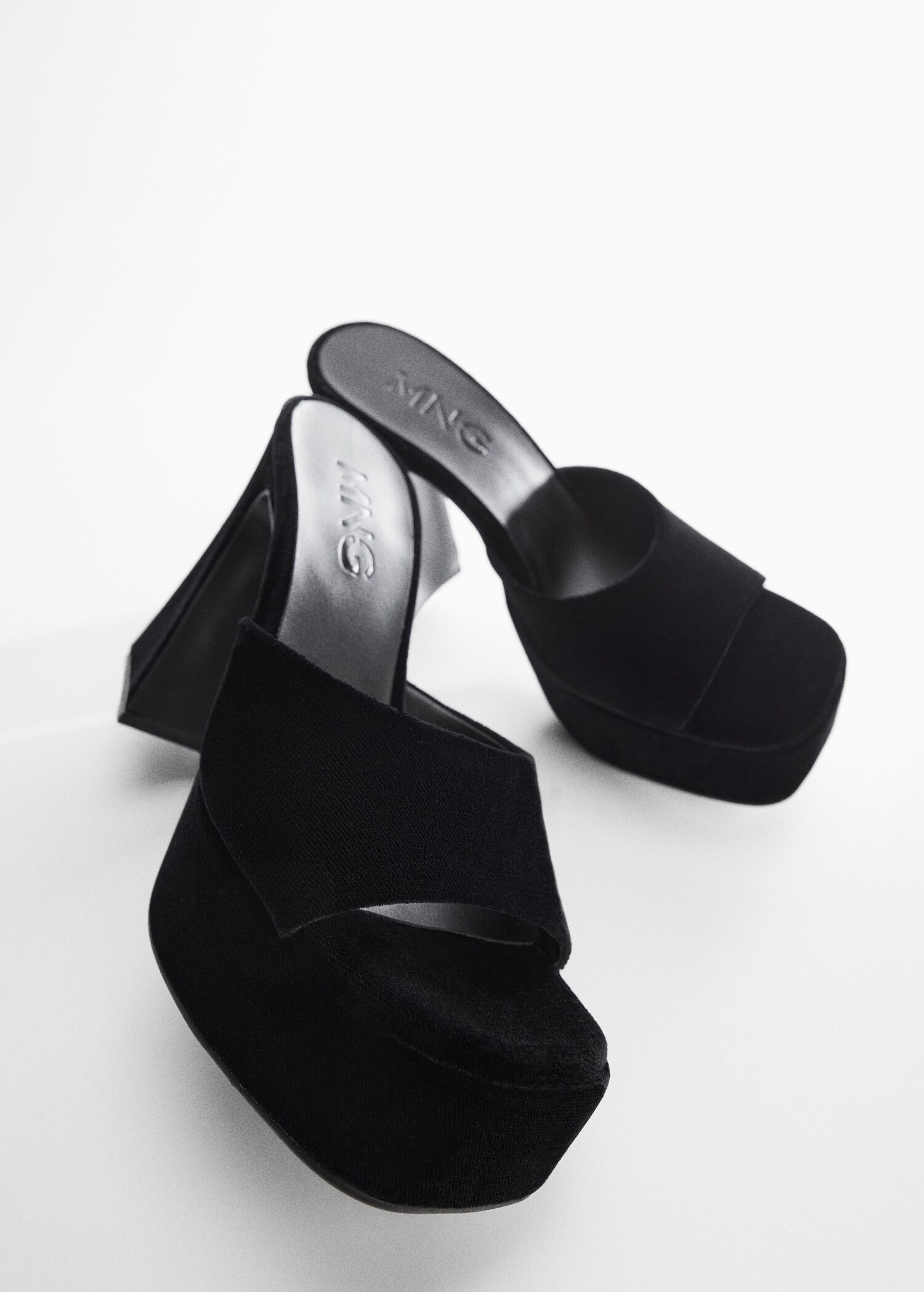 Platform velvet sandals - Details of the article 5