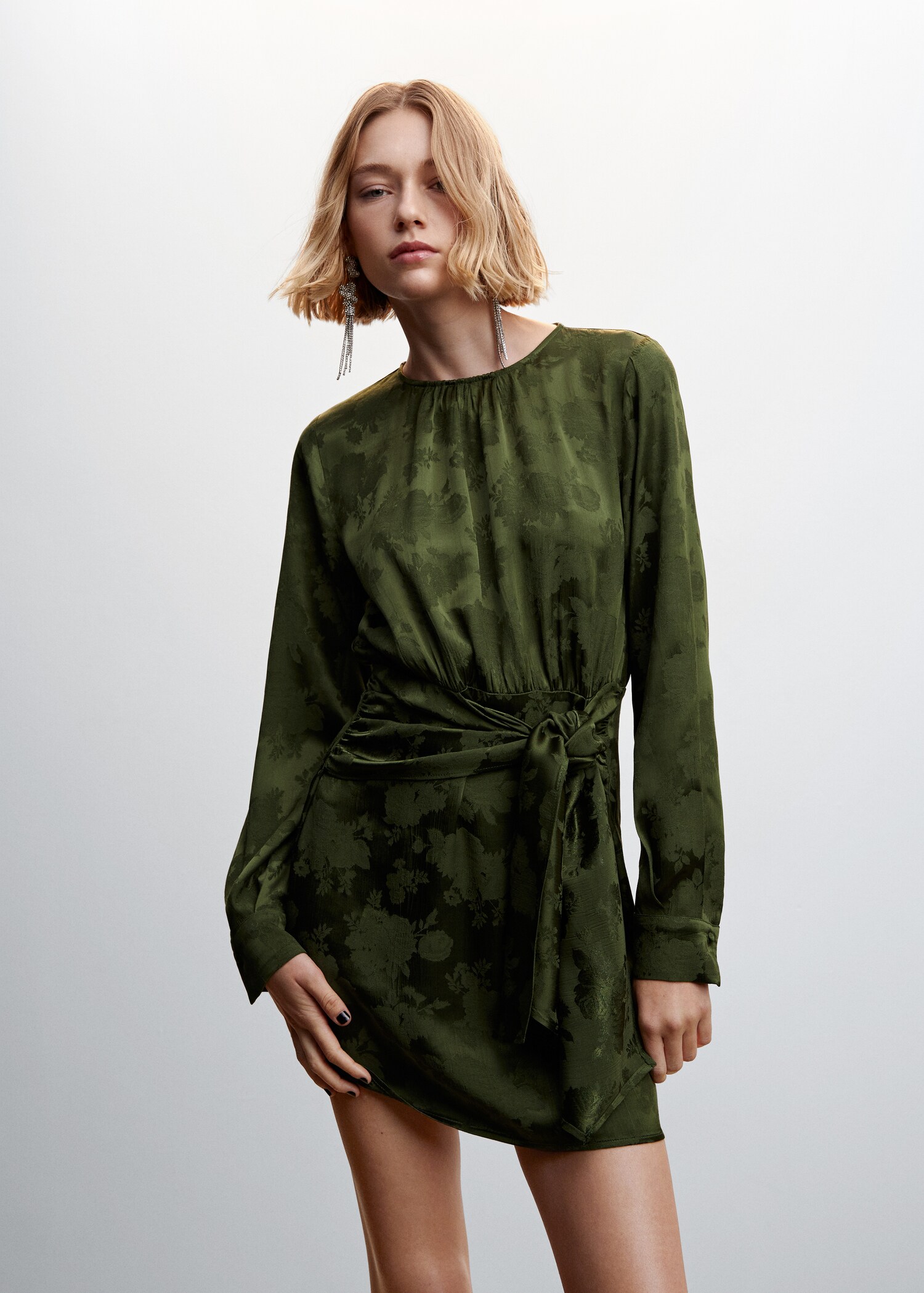 Vestido jacquard nudo - Plano medio