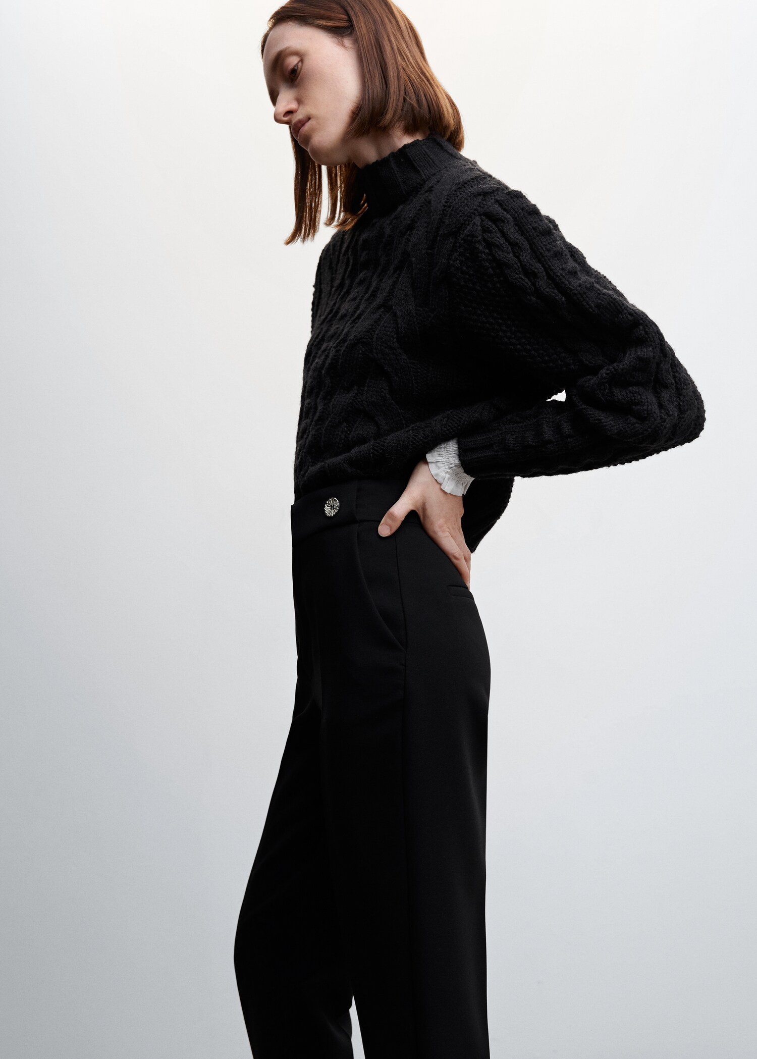 Buttons straight-fit trousers - Details of the article 2
