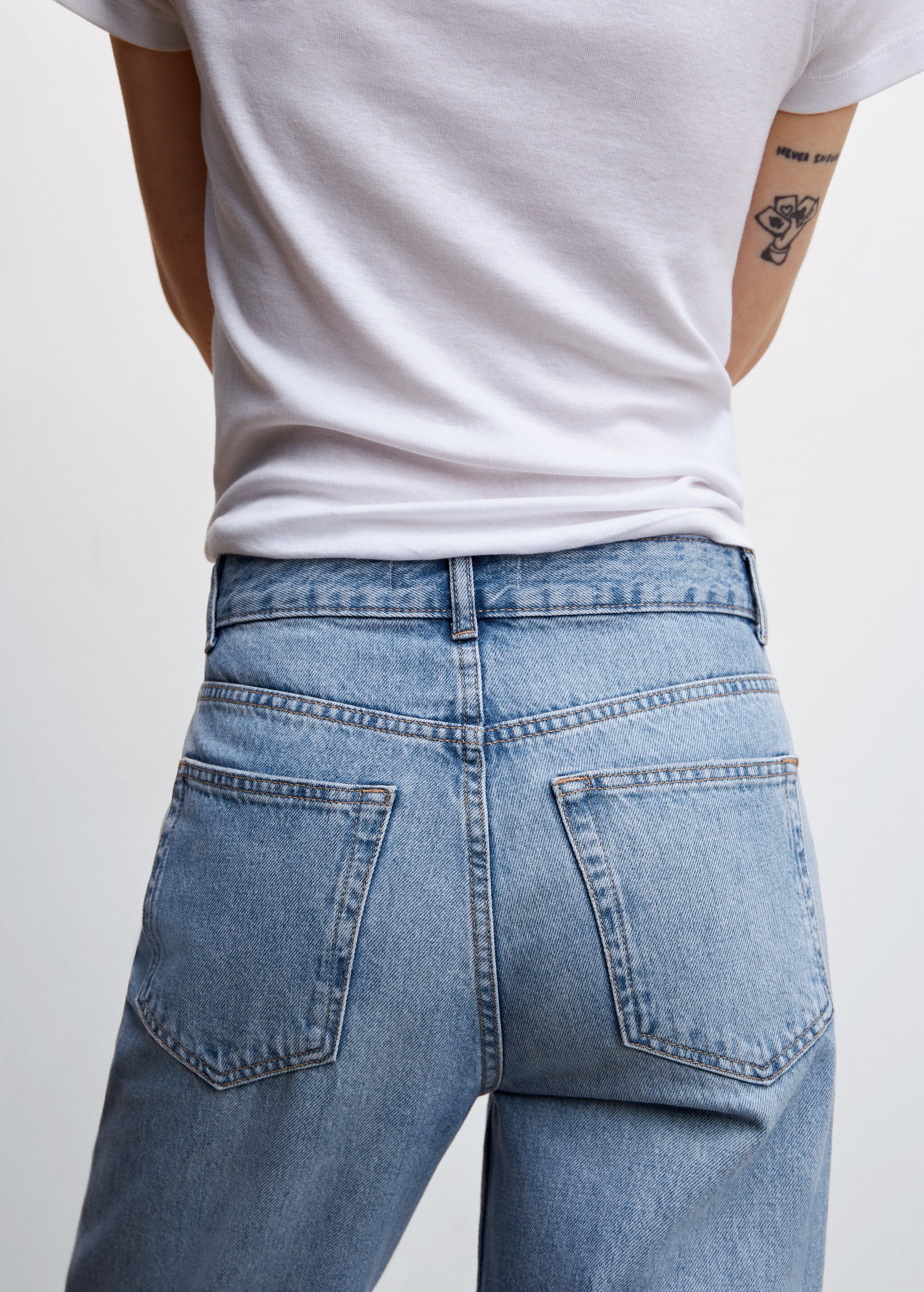 Wideleg-Jeans mit mittlerer Bundhöhe - Detail des Artikels 6