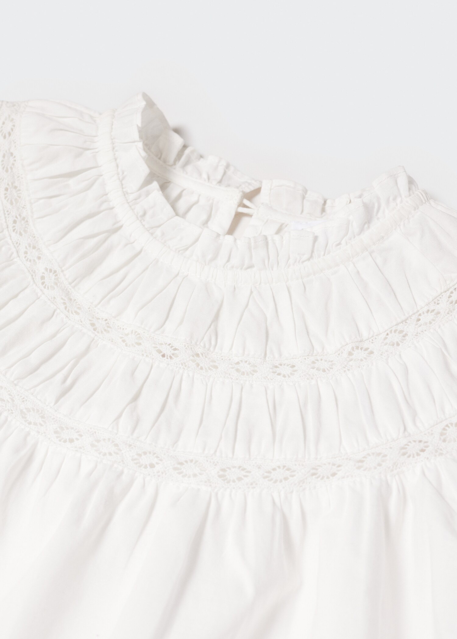 Bluse mit Stickverzierungen - Detail des Artikels 8