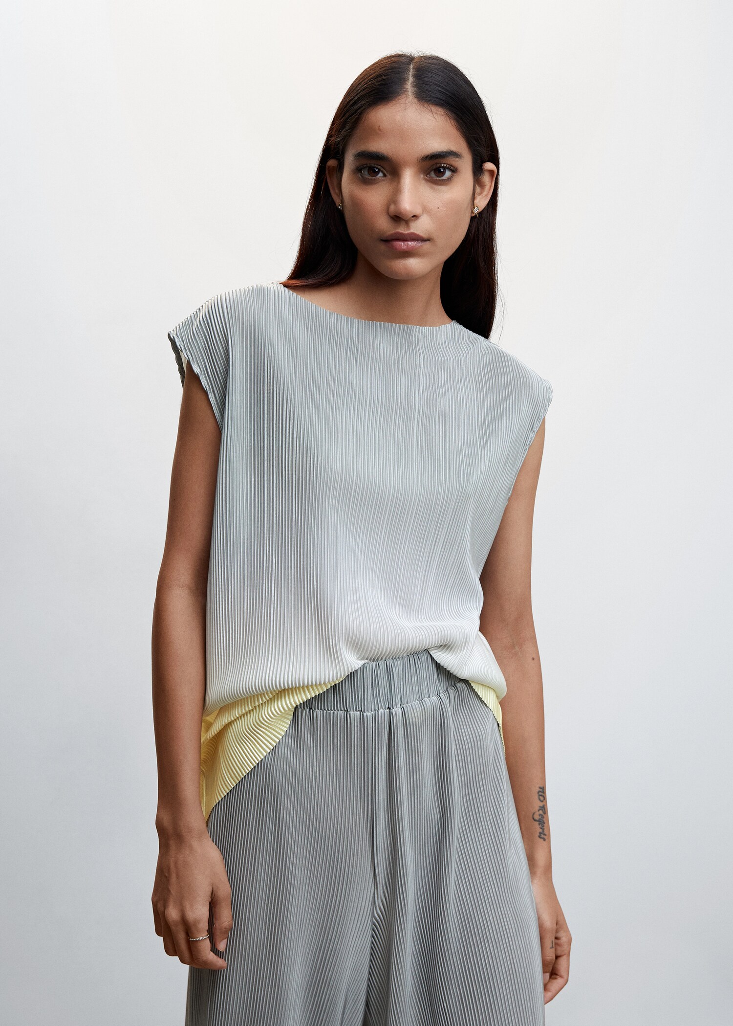 Pleated palazzo trousers - Details of the article 1