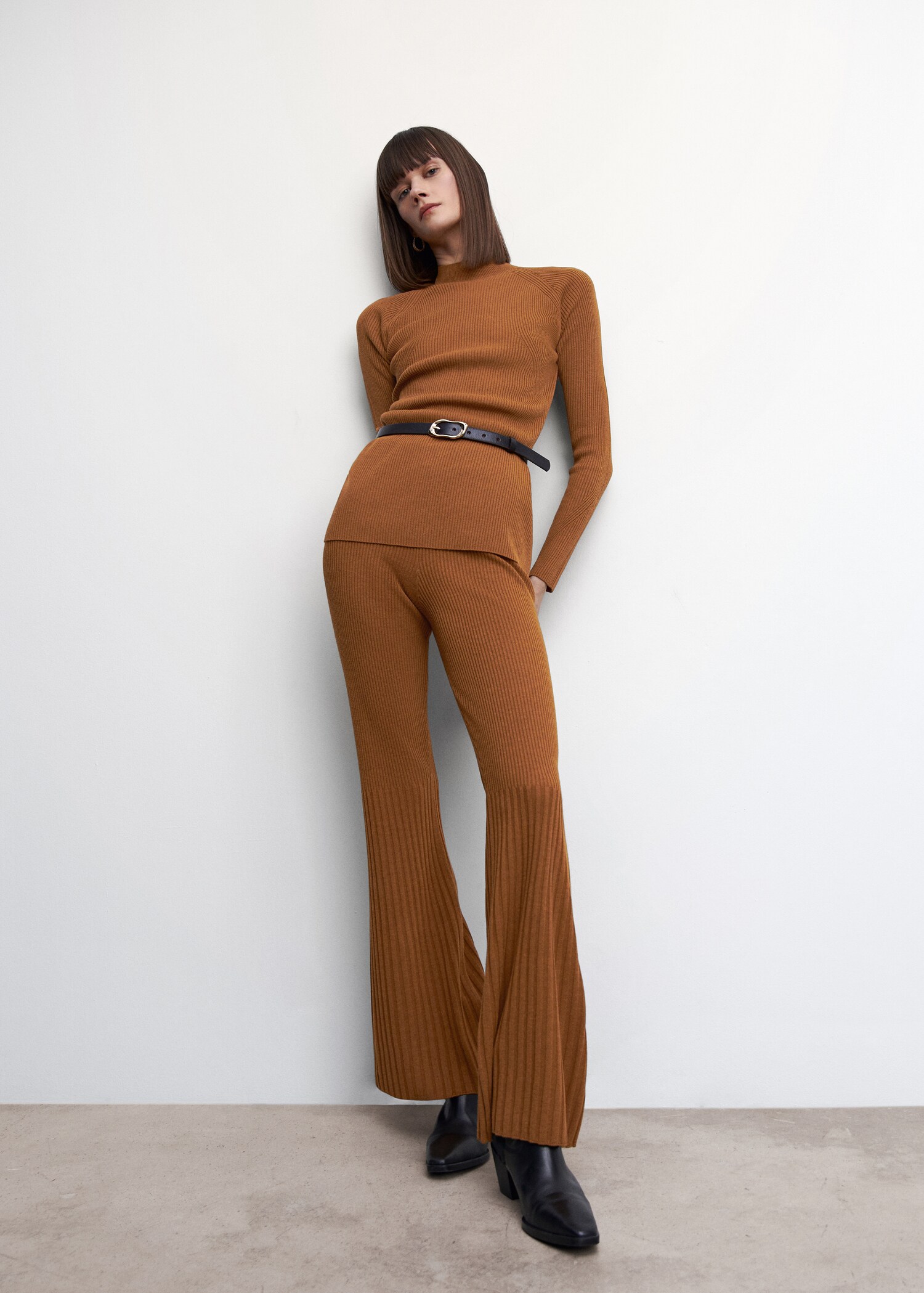 Flared knitted pants - Details of the article 2