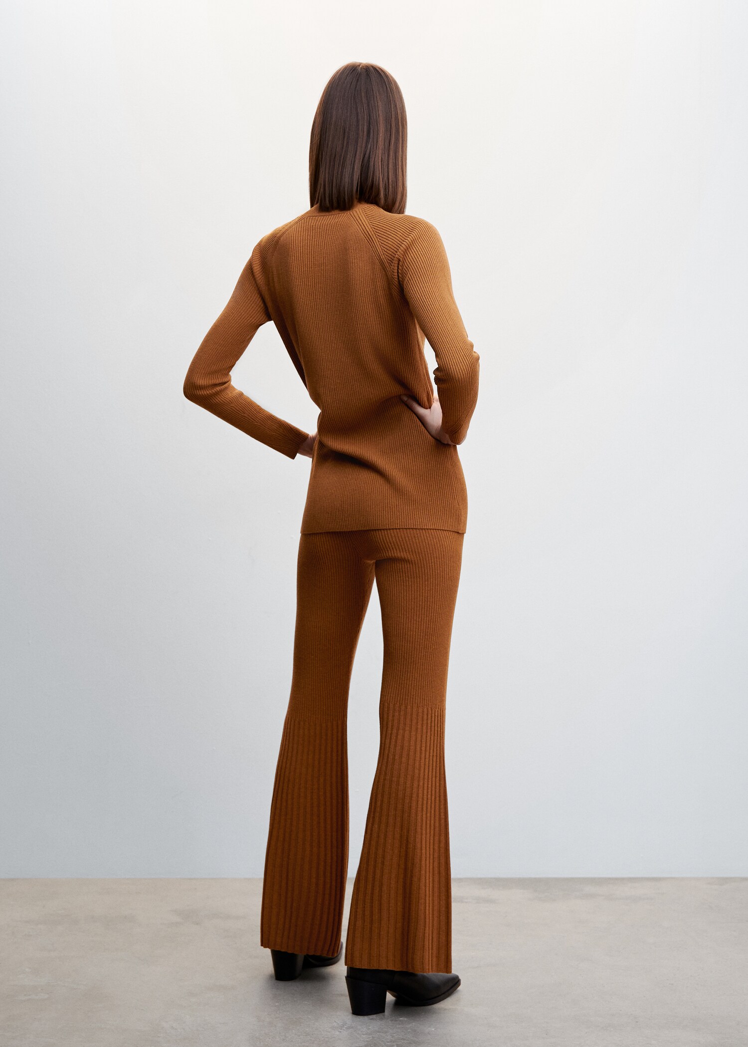 Flared knitted pants - Reverse of the article