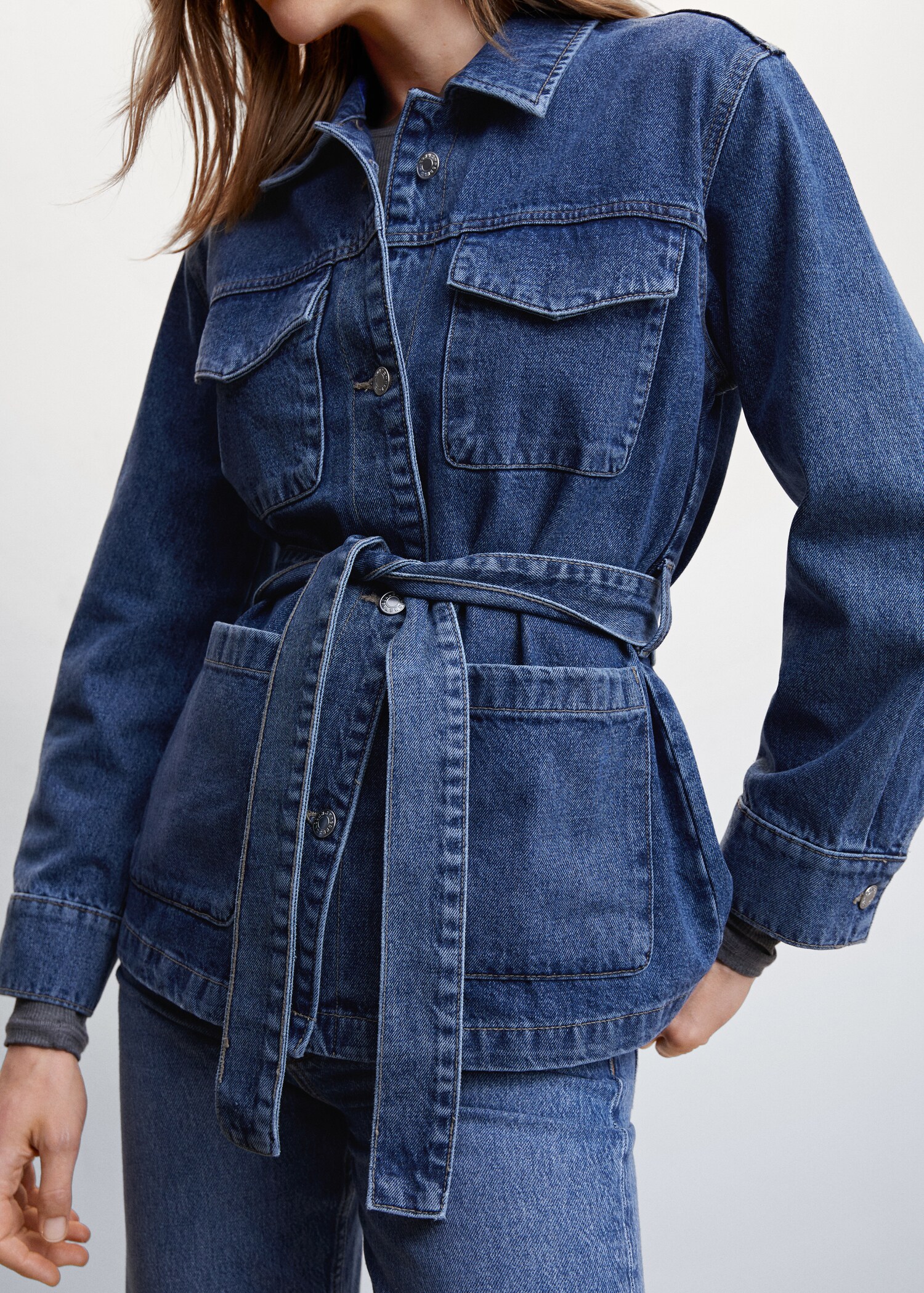 Jeansjacke mit Gürtel - Damen | MANGO OUTLET Deutschland 