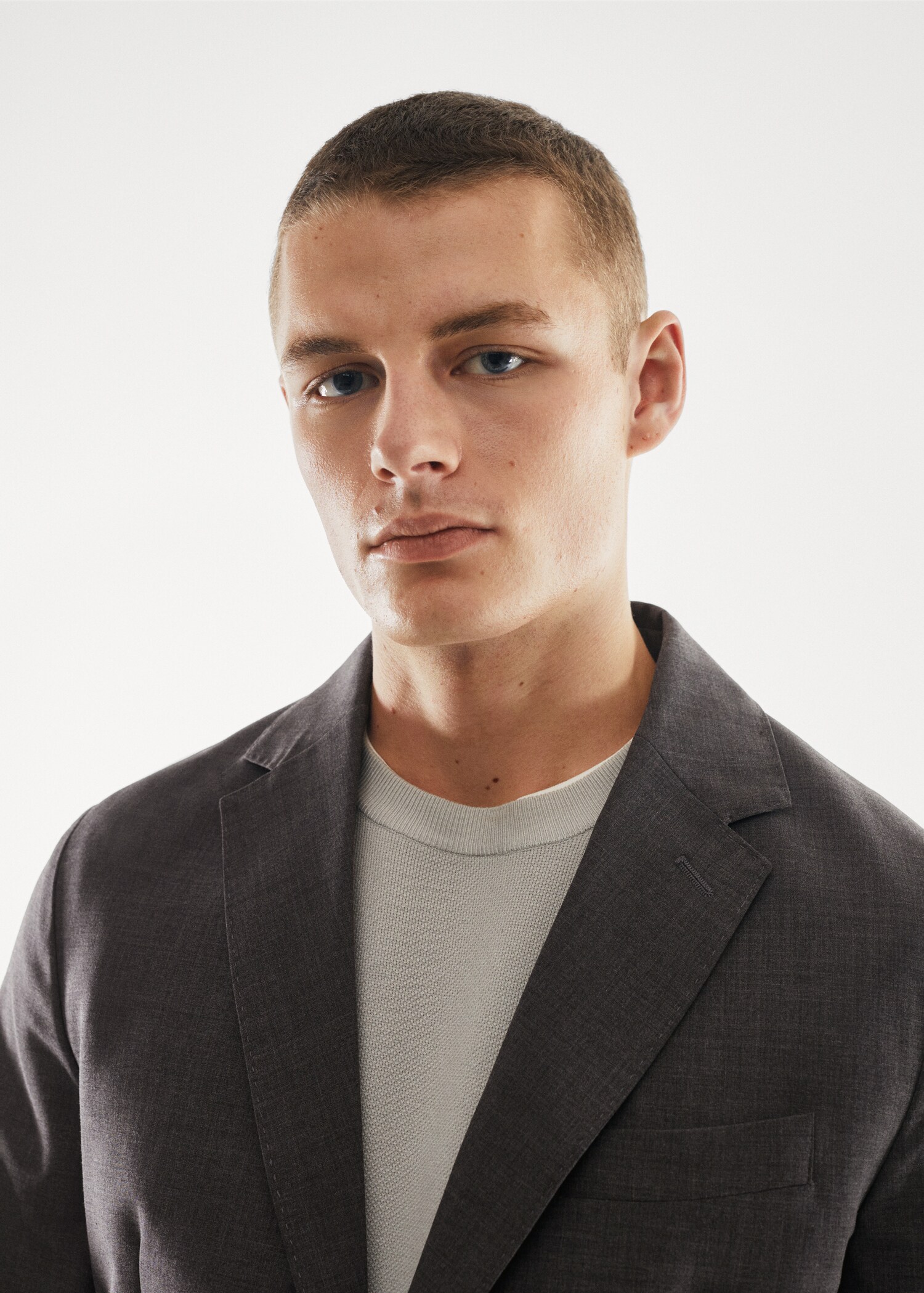 Breathable slim-fit suit blazer - Details of the article 1
