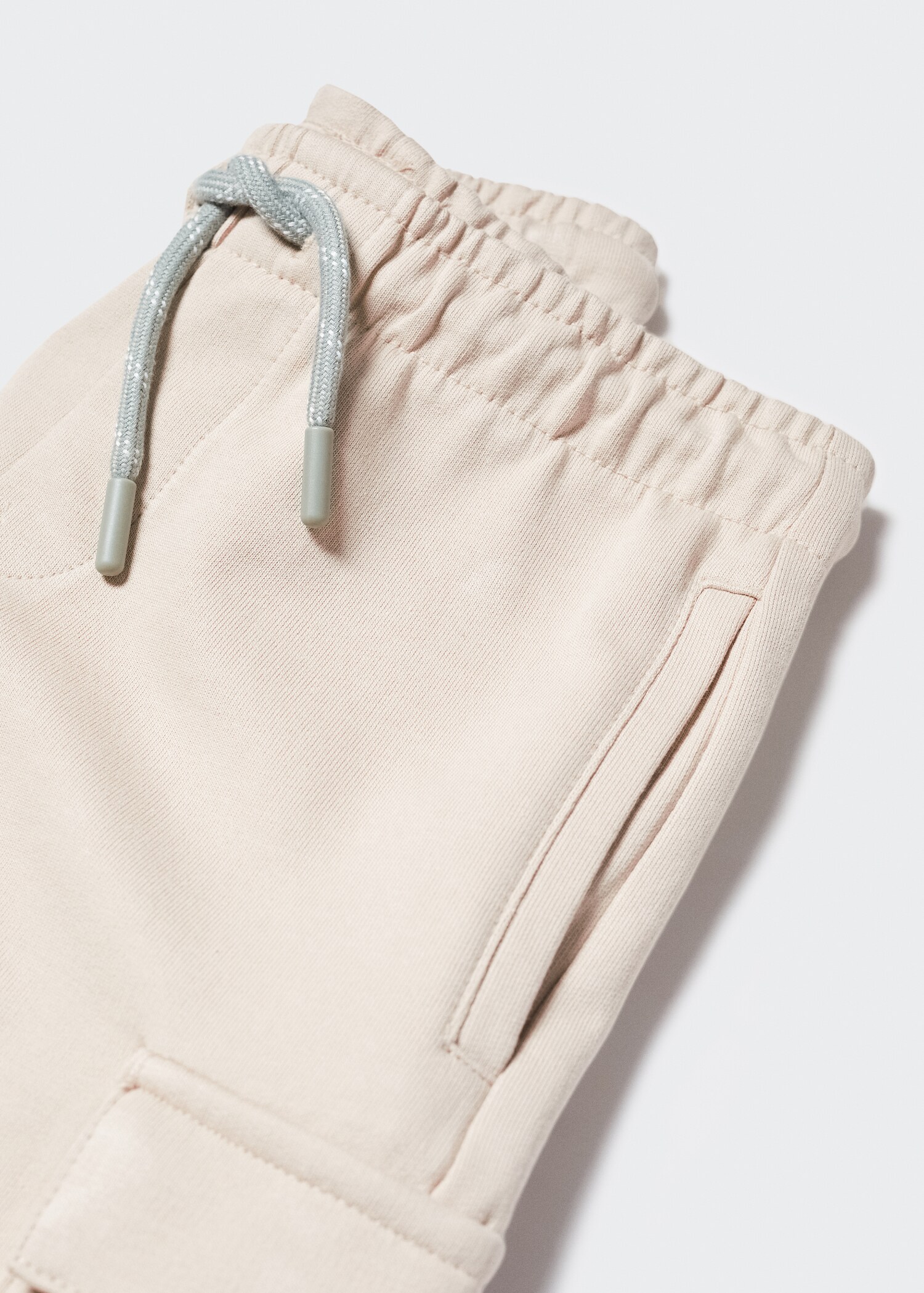 Cargo pockets Bermuda shorts - Details of the article 8