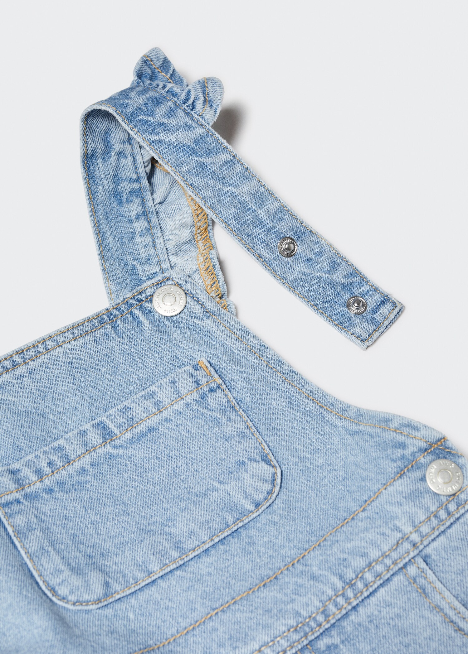 Jeans-Latzhose mit Rüschen - Rückseite des Artikels