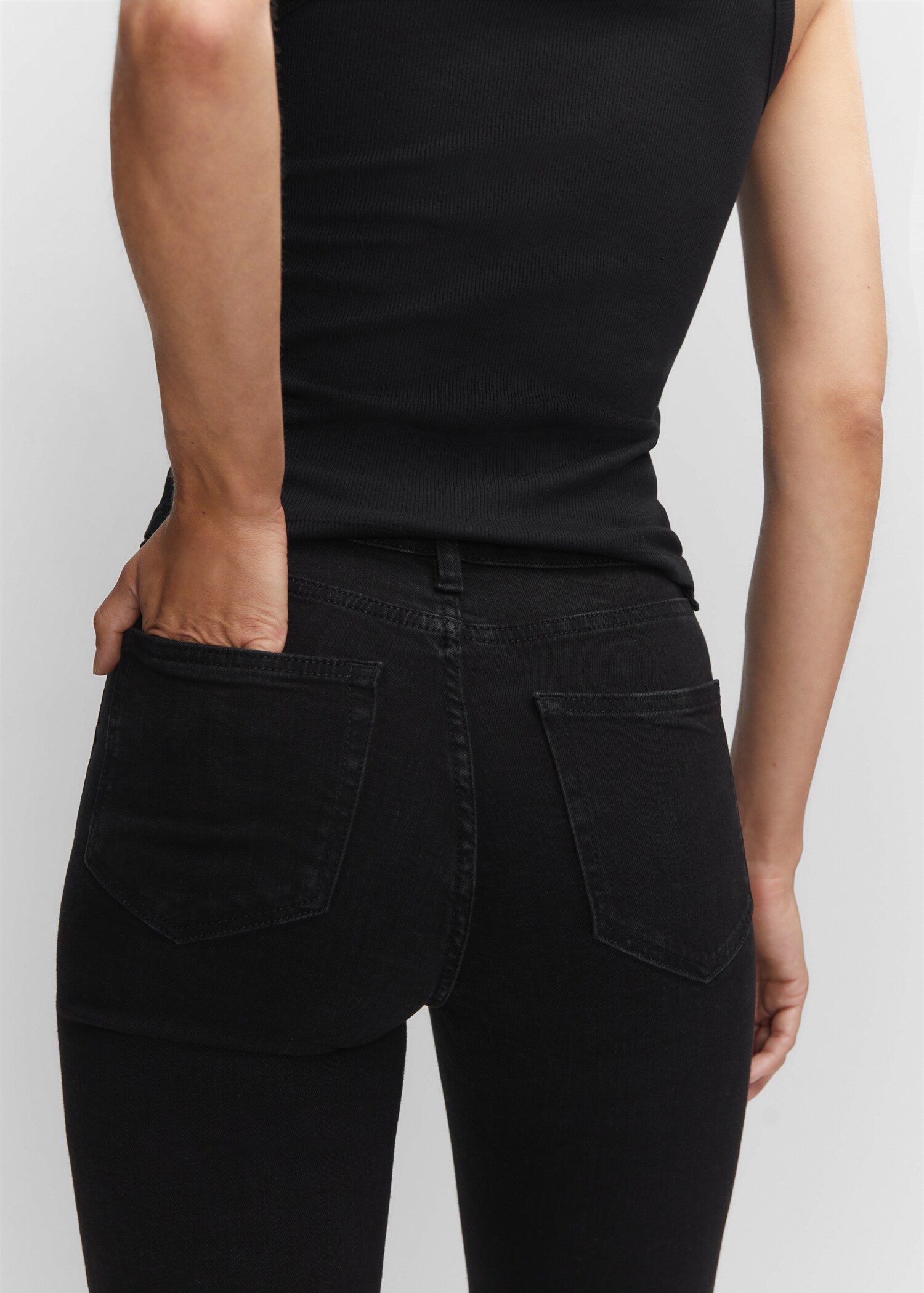 High-rise skinny jeans - Details of the article 2
