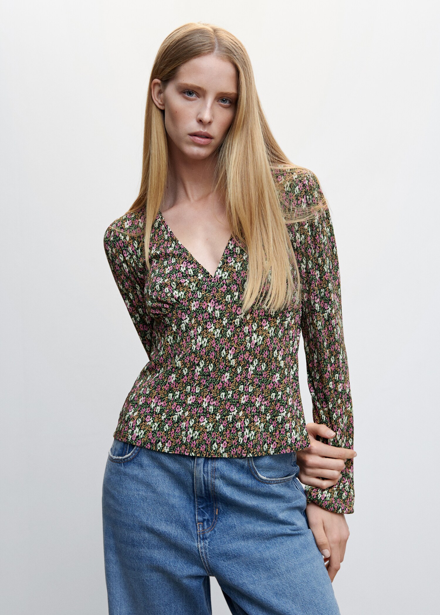 V-neckline blouse - Medium plane