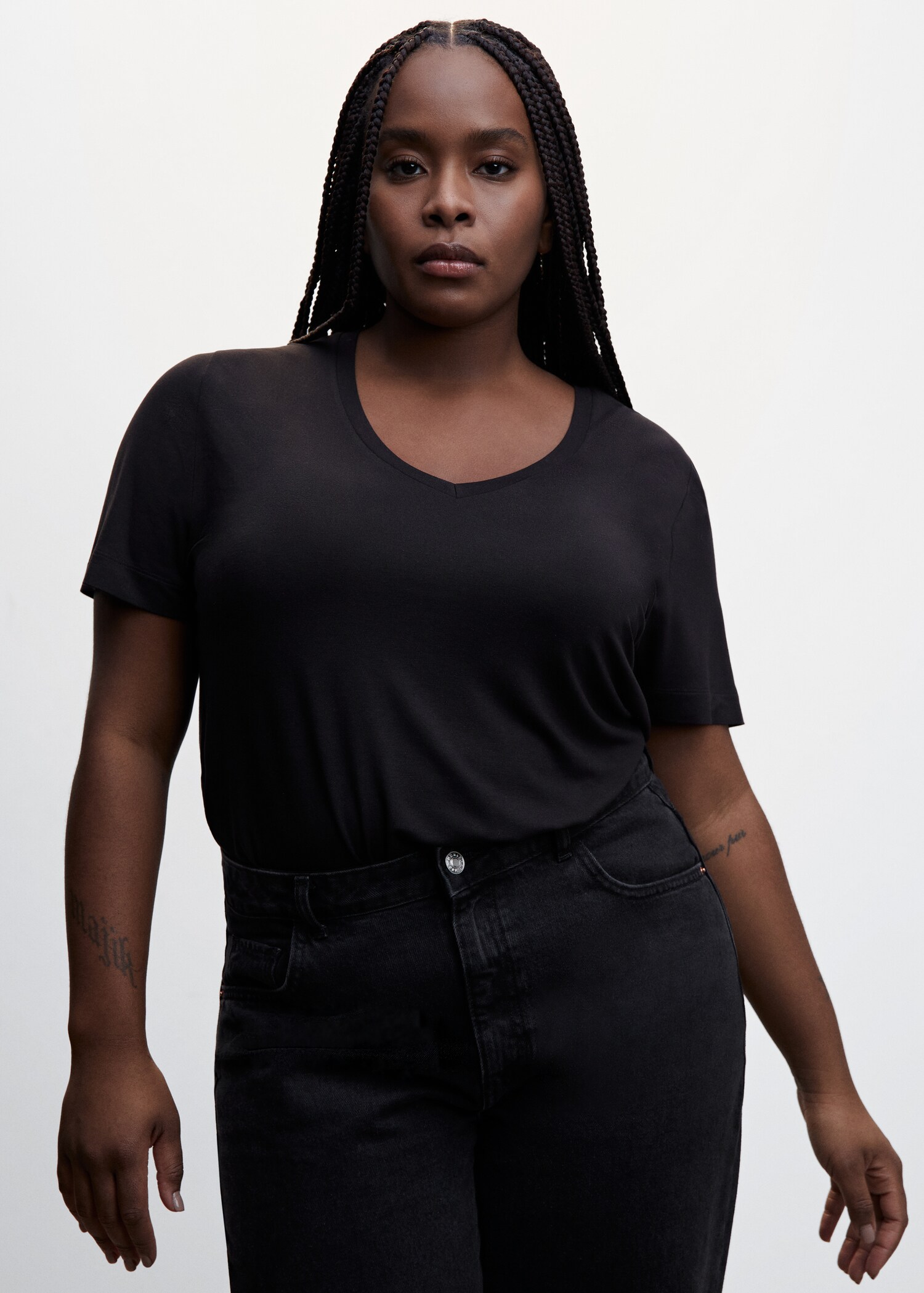 V-neck flowy t-shirt - Details of the article 5