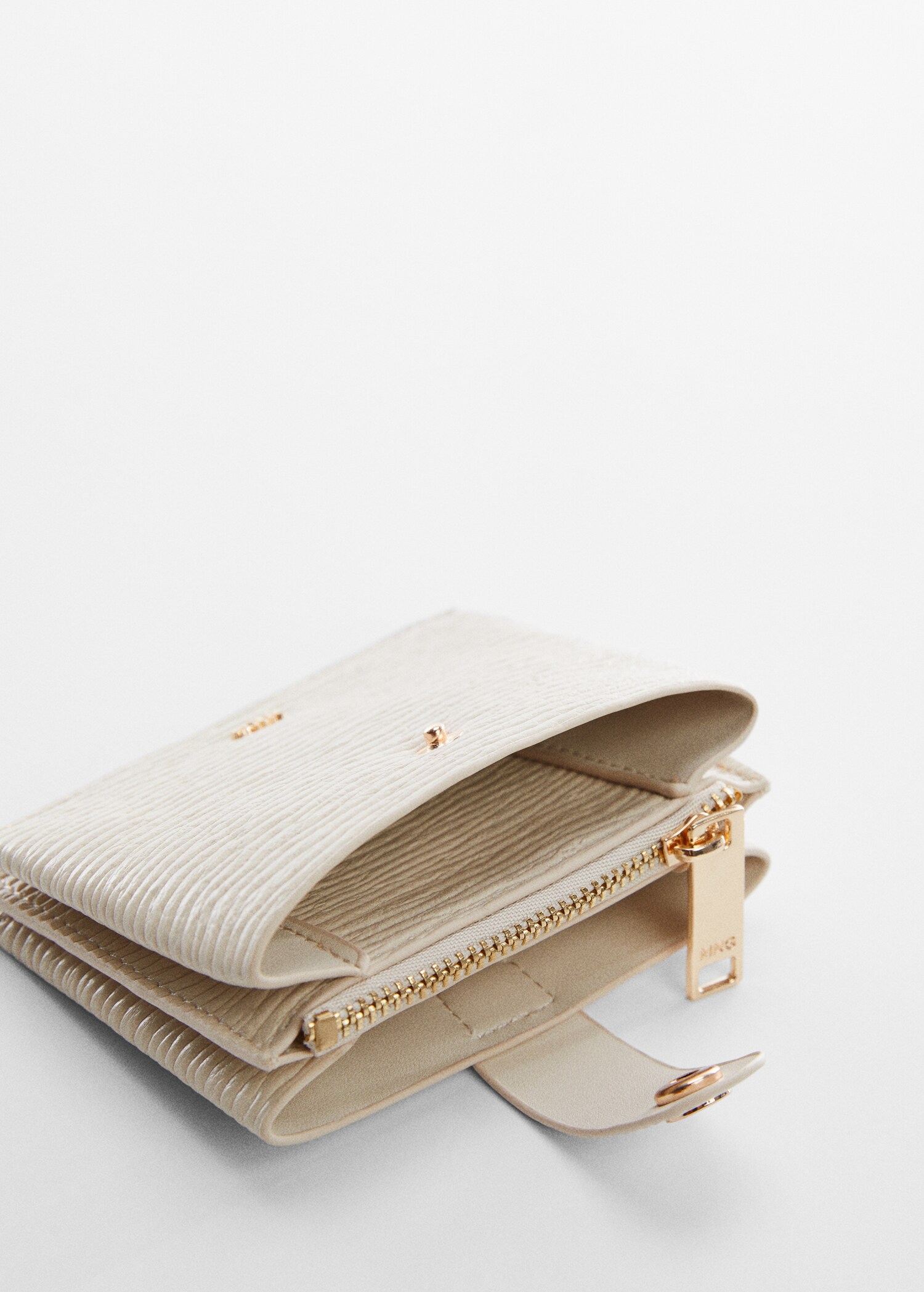 Textured card holder with embossed logo - Details of the article 1