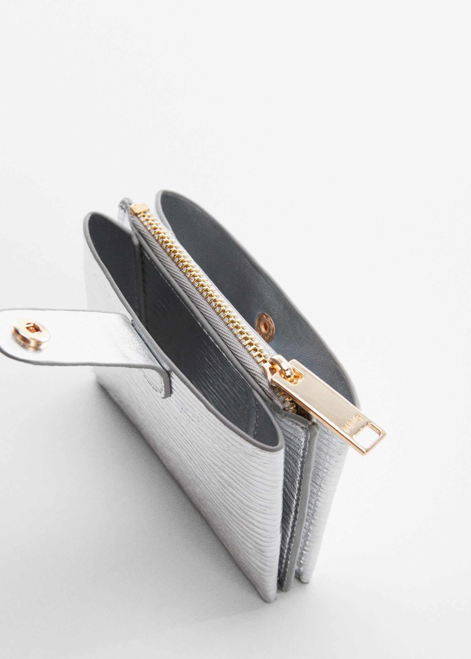 Textured card holder with embossed logo - Details of the article 1