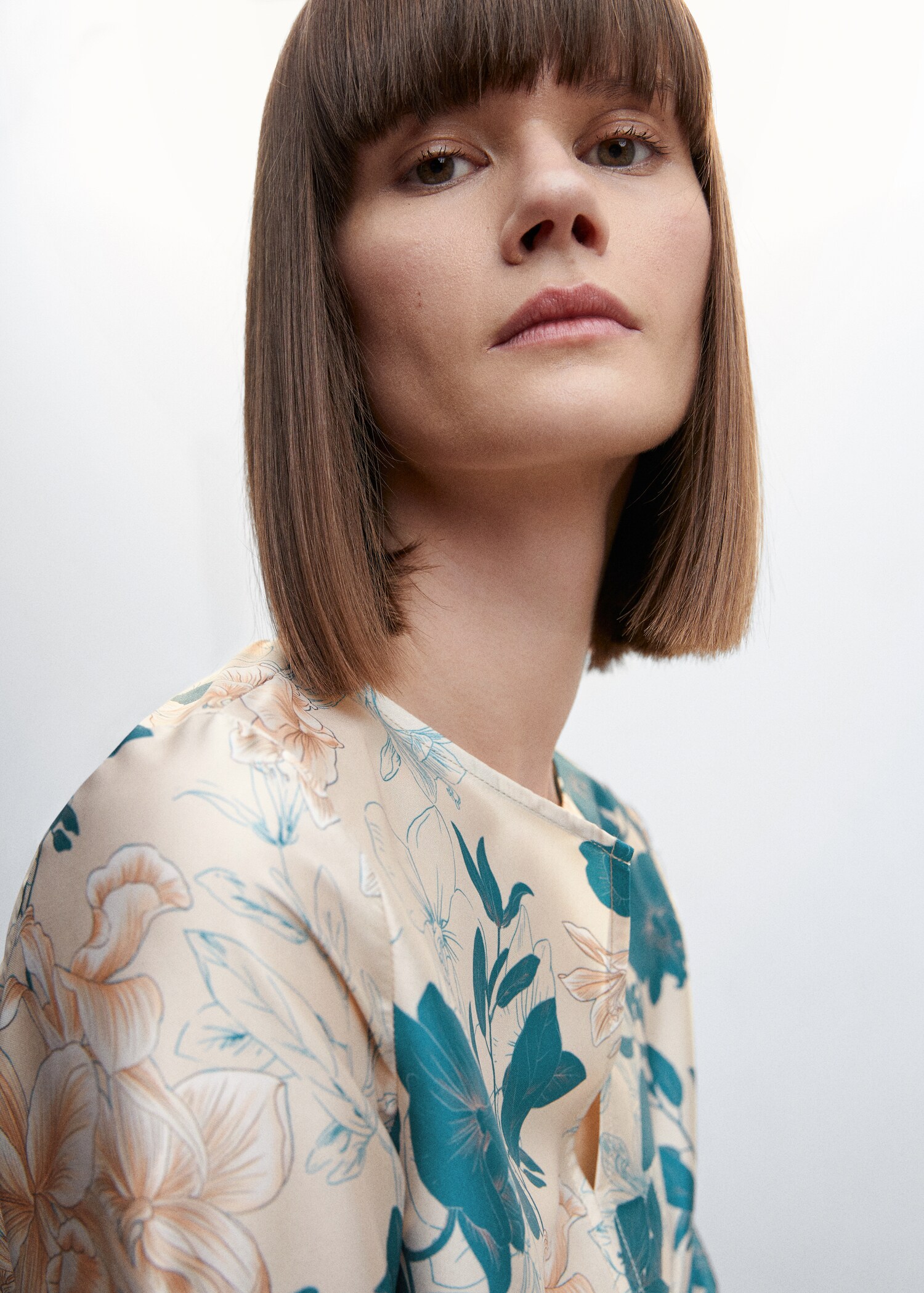 Satinbluse mit Blumenmuster - Detail des Artikels 1