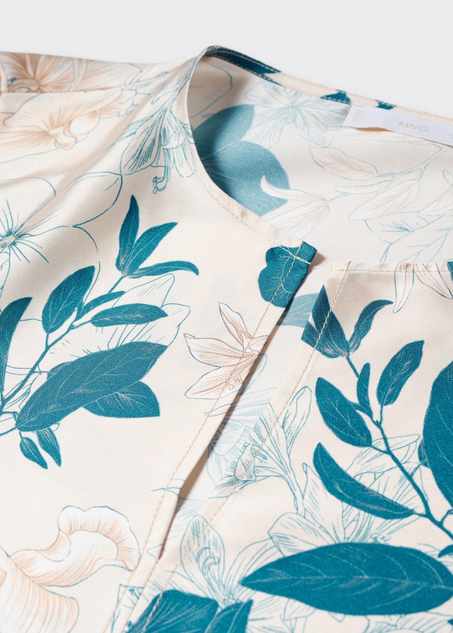 Satinbluse mit Blumenmuster - Detail des Artikels 8