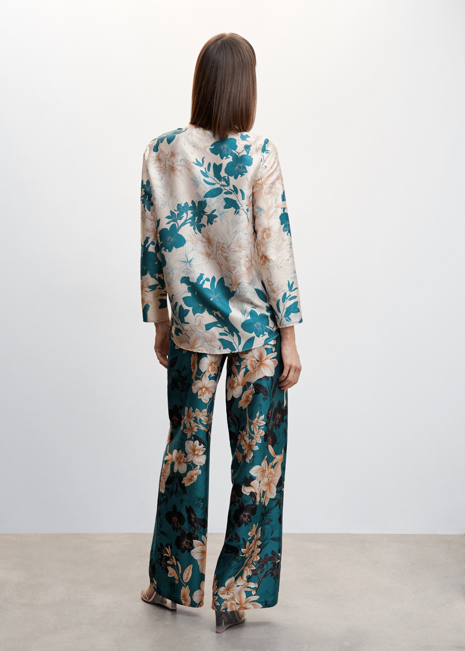 Satinbluse mit Blumenmuster - Rückseite des Artikels