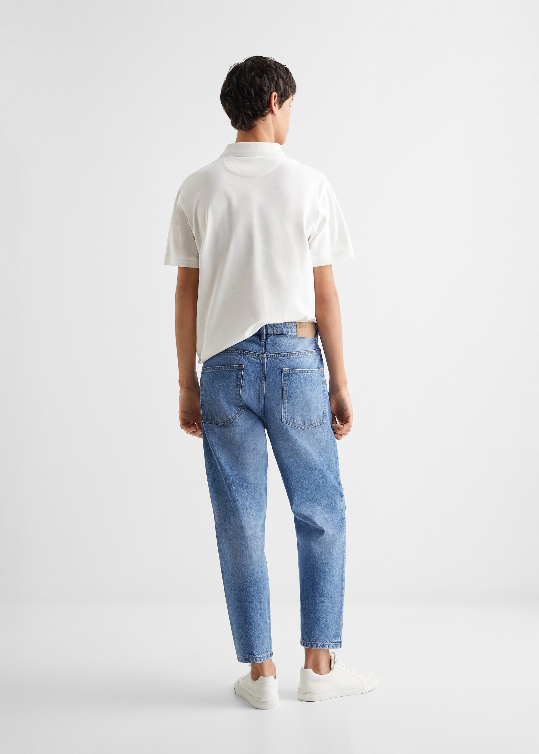 Gerade Jeans mit Zierrissen - Rückseite des Artikels