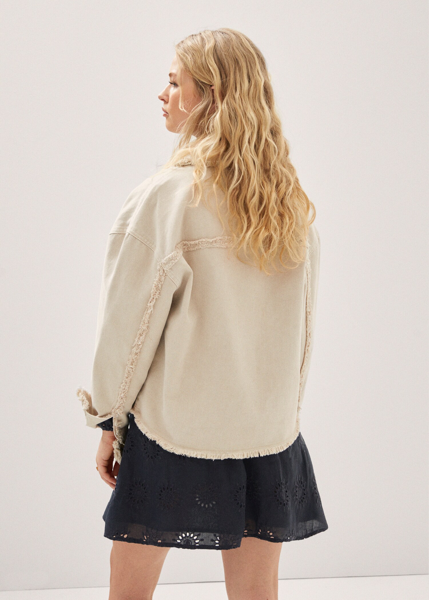 Overshirt din denim cu buzunare - Spatele articolului