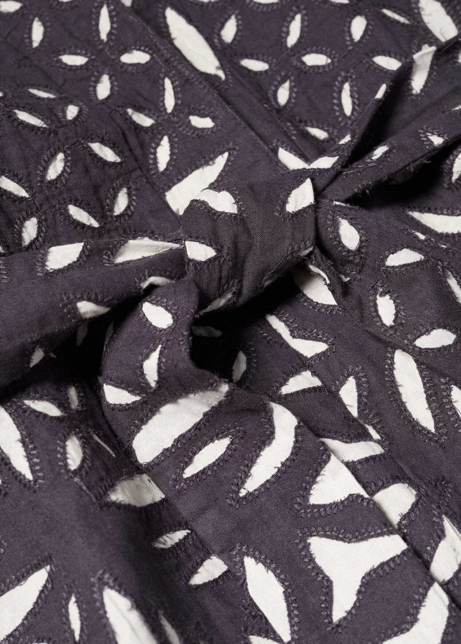 Tweekleurig geborduurd gilet - Detail van het artikel 8