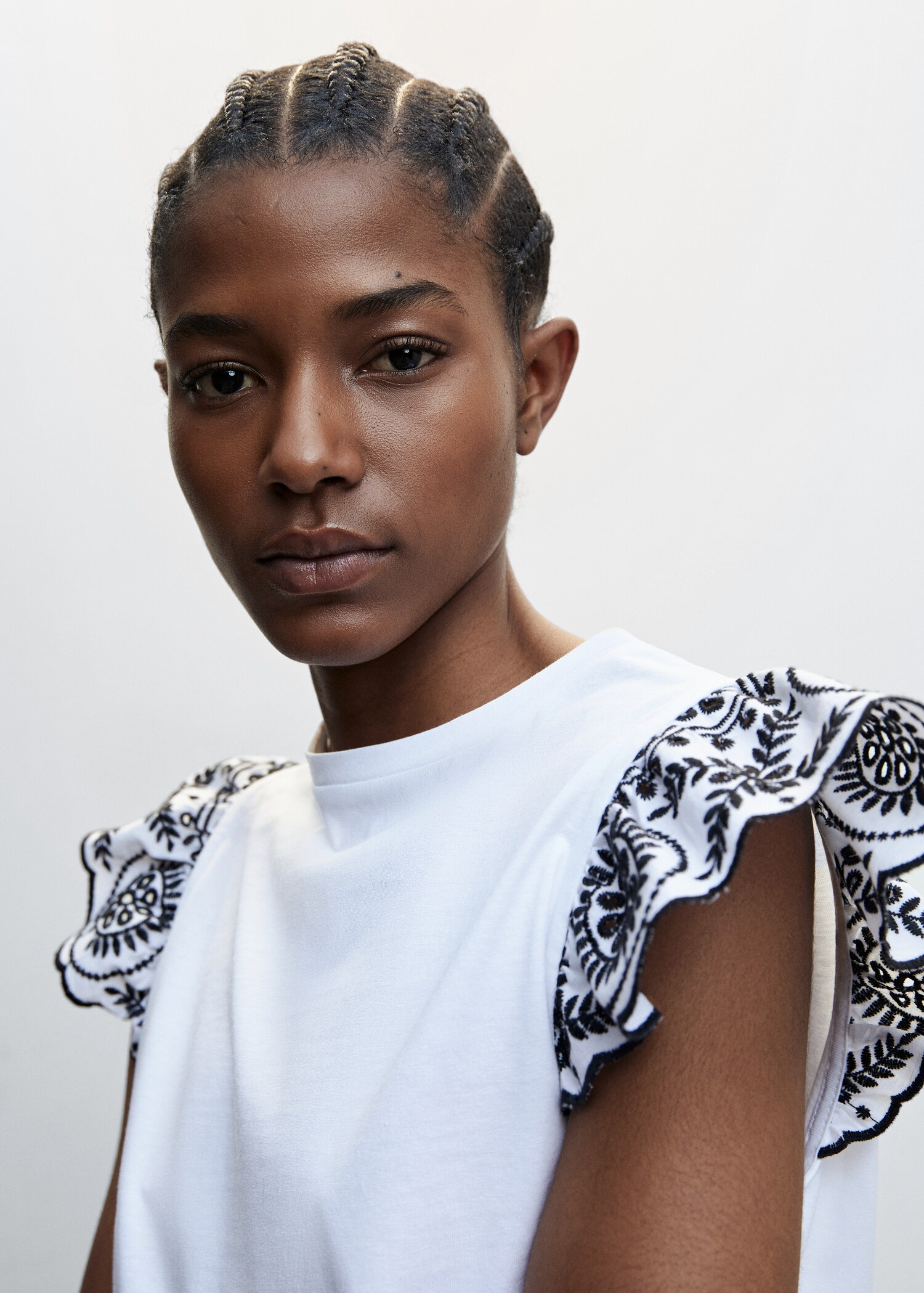 Embroidered sleeve T-shirt - Details of the article 1