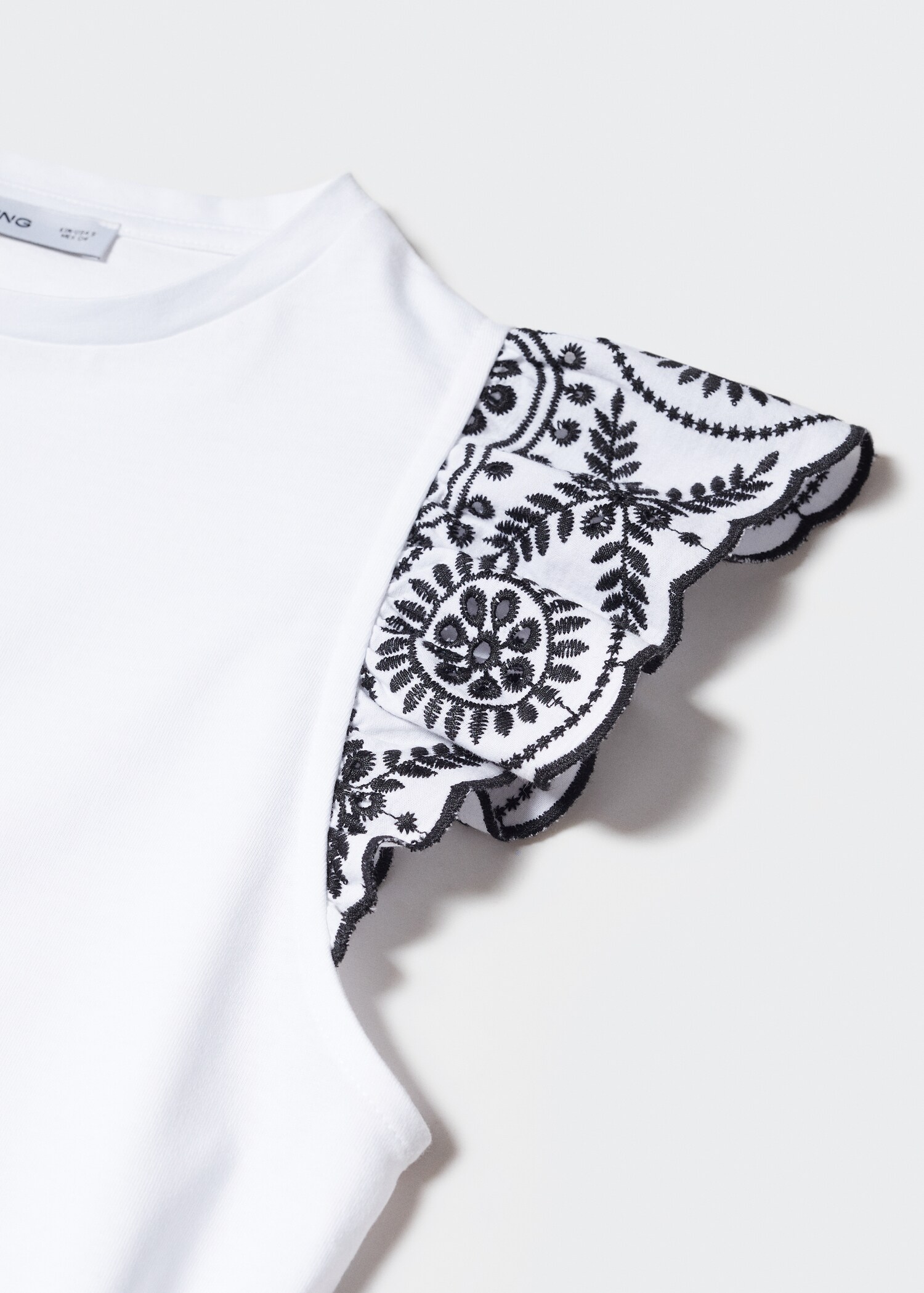 Embroidered sleeve T-shirt - Details of the article 8