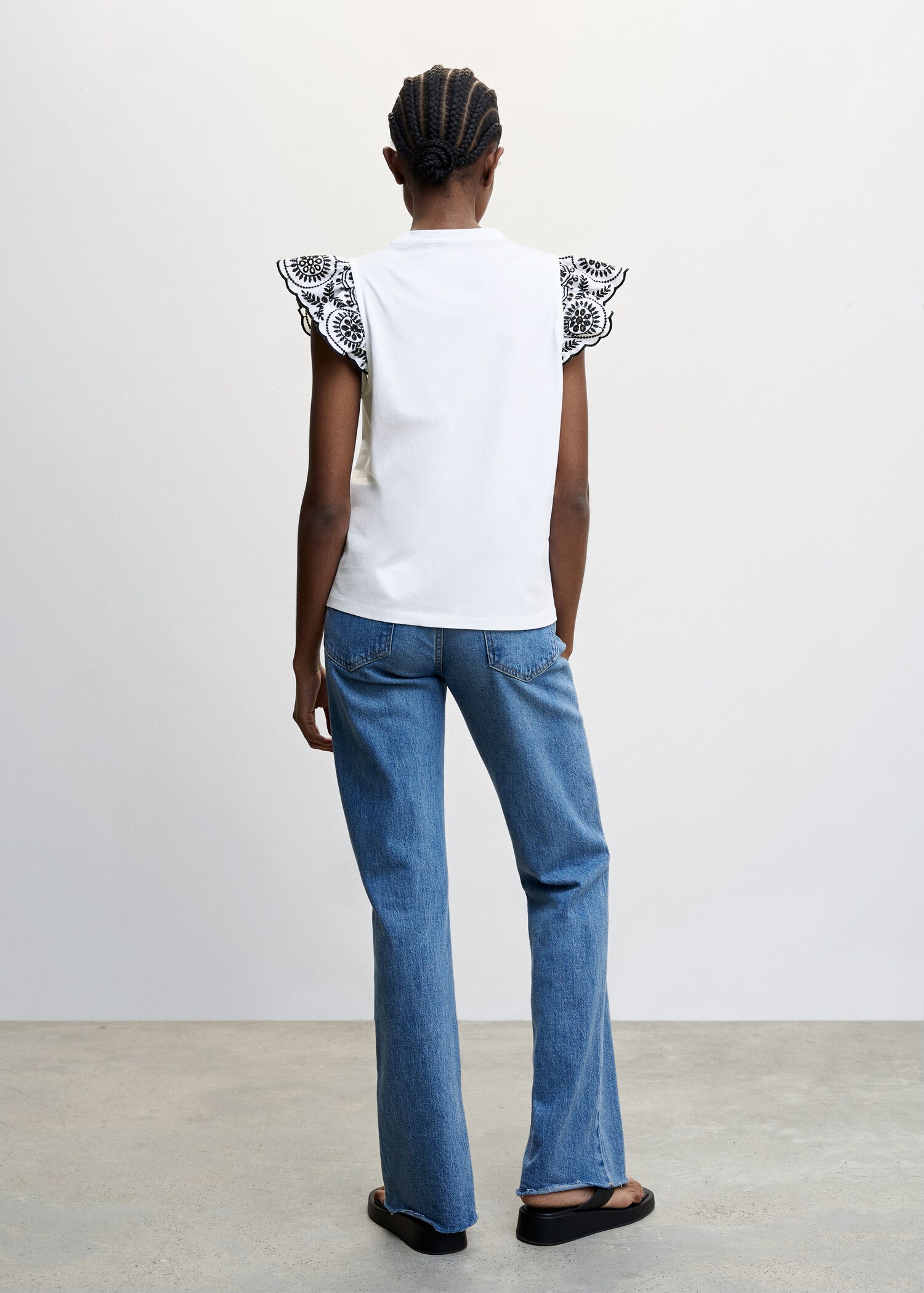 Embroidered sleeve T-shirt - Reverse of the article