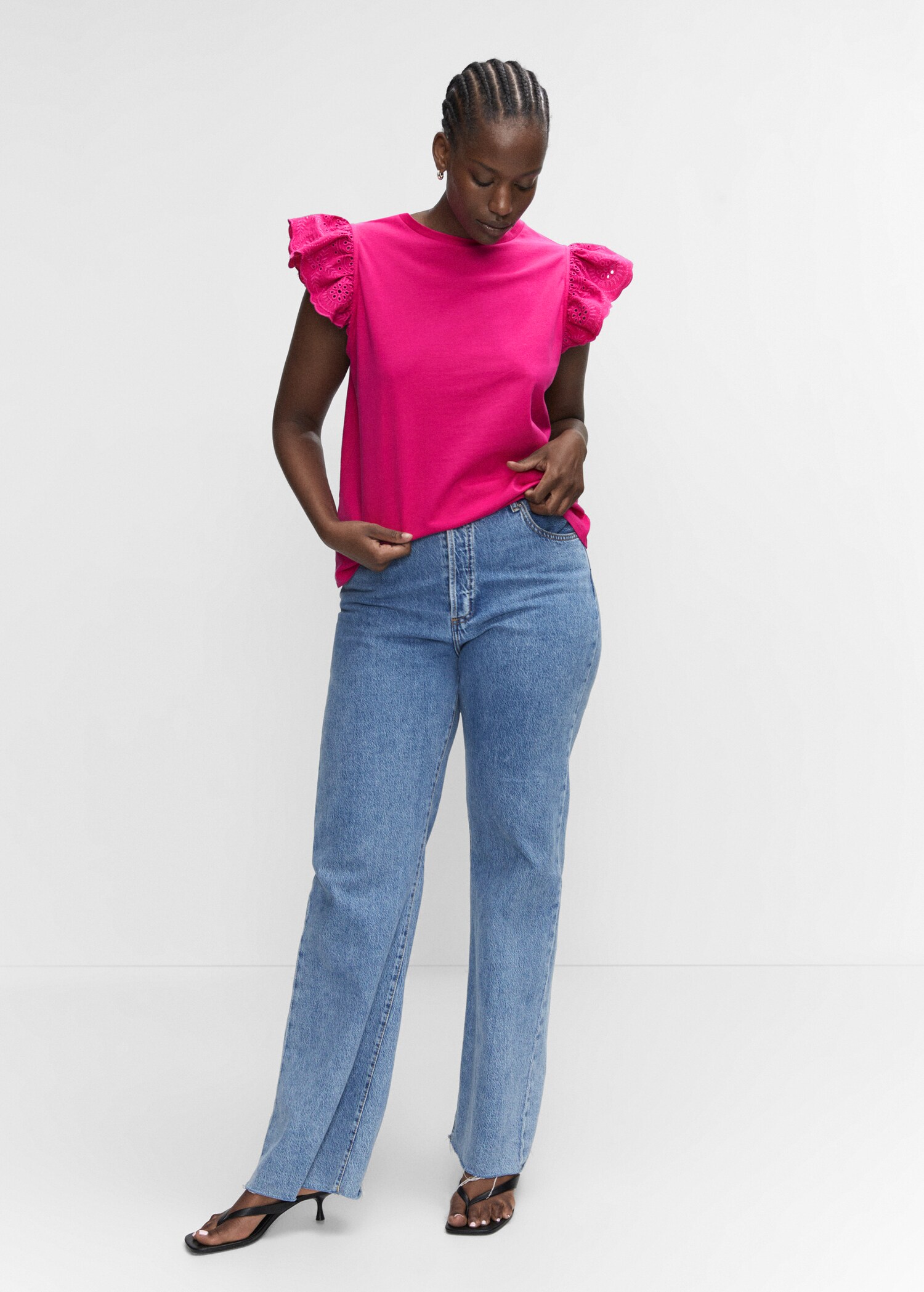 Embroidered sleeve T-shirt - Details of the article 3