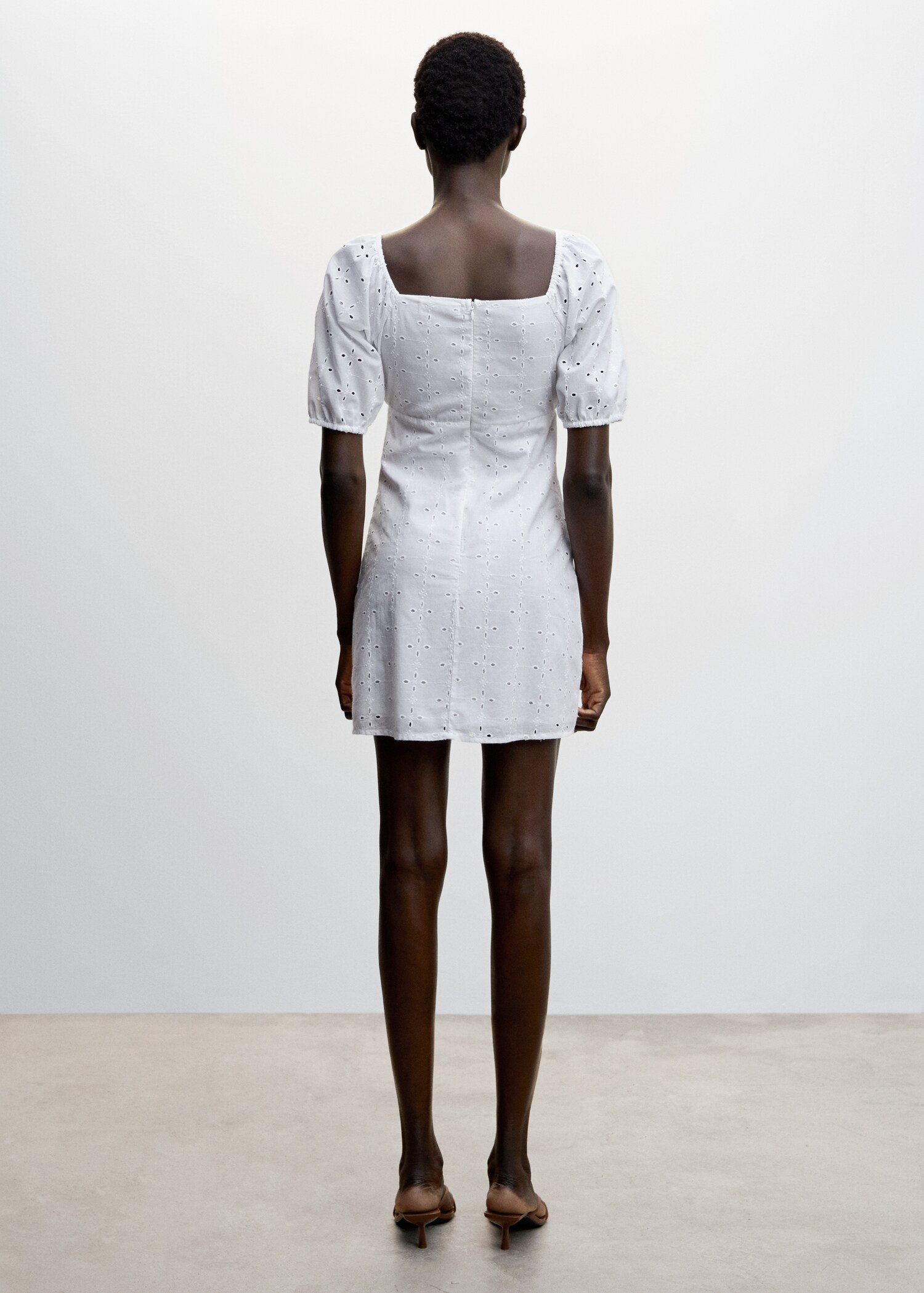 Vestido bordado suizo - Reverso del artículo