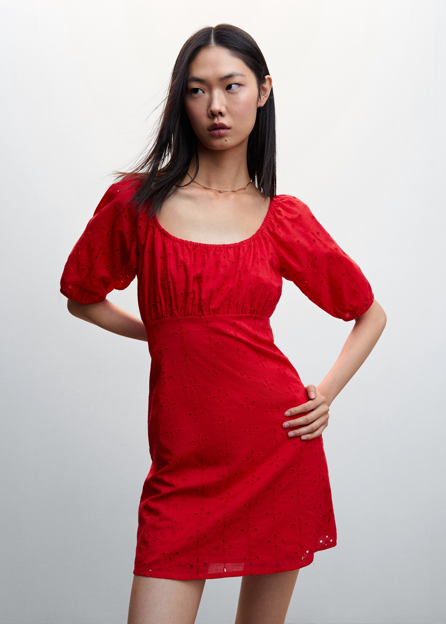 Vestido bordado suizo - Plano medio