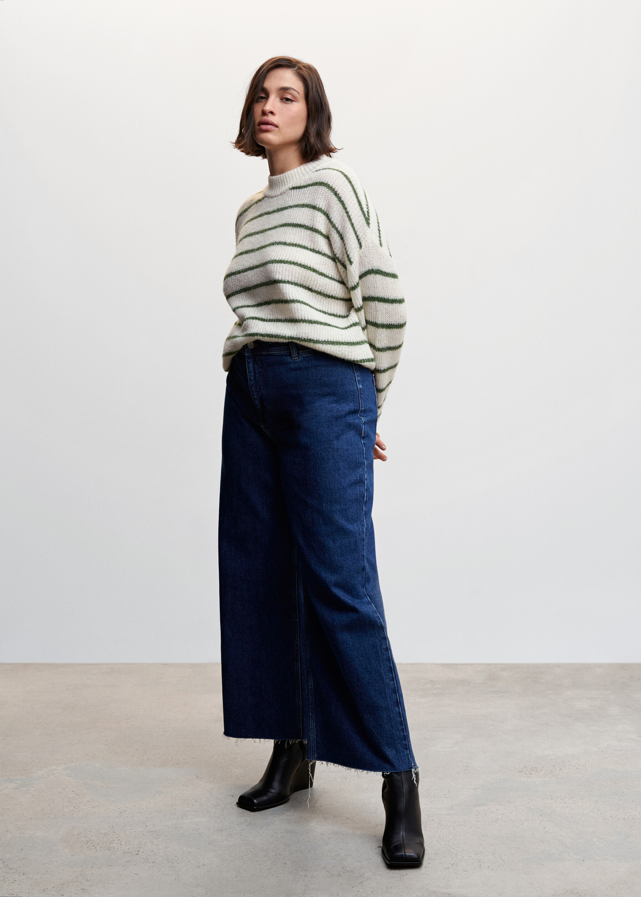 Gestreifter Pullover aus Lurexgewebe - Detail des Artikels 3, Khaki. Ref: 47091264-00.